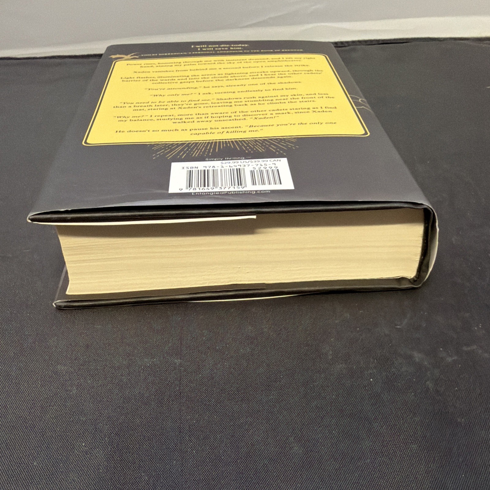 Onyx Storm (Standard Edition) by Rebecca Yarros: Used VGC
