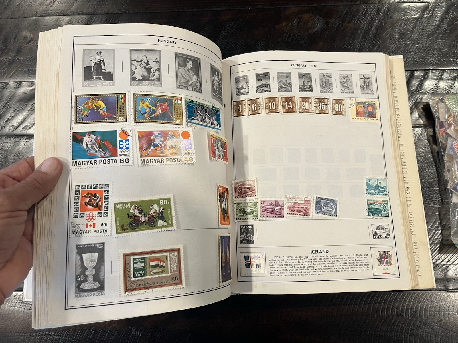1974 H. E. Harris Traveler Stamp Album Postage Stamps of the World 2,000+ Stamps