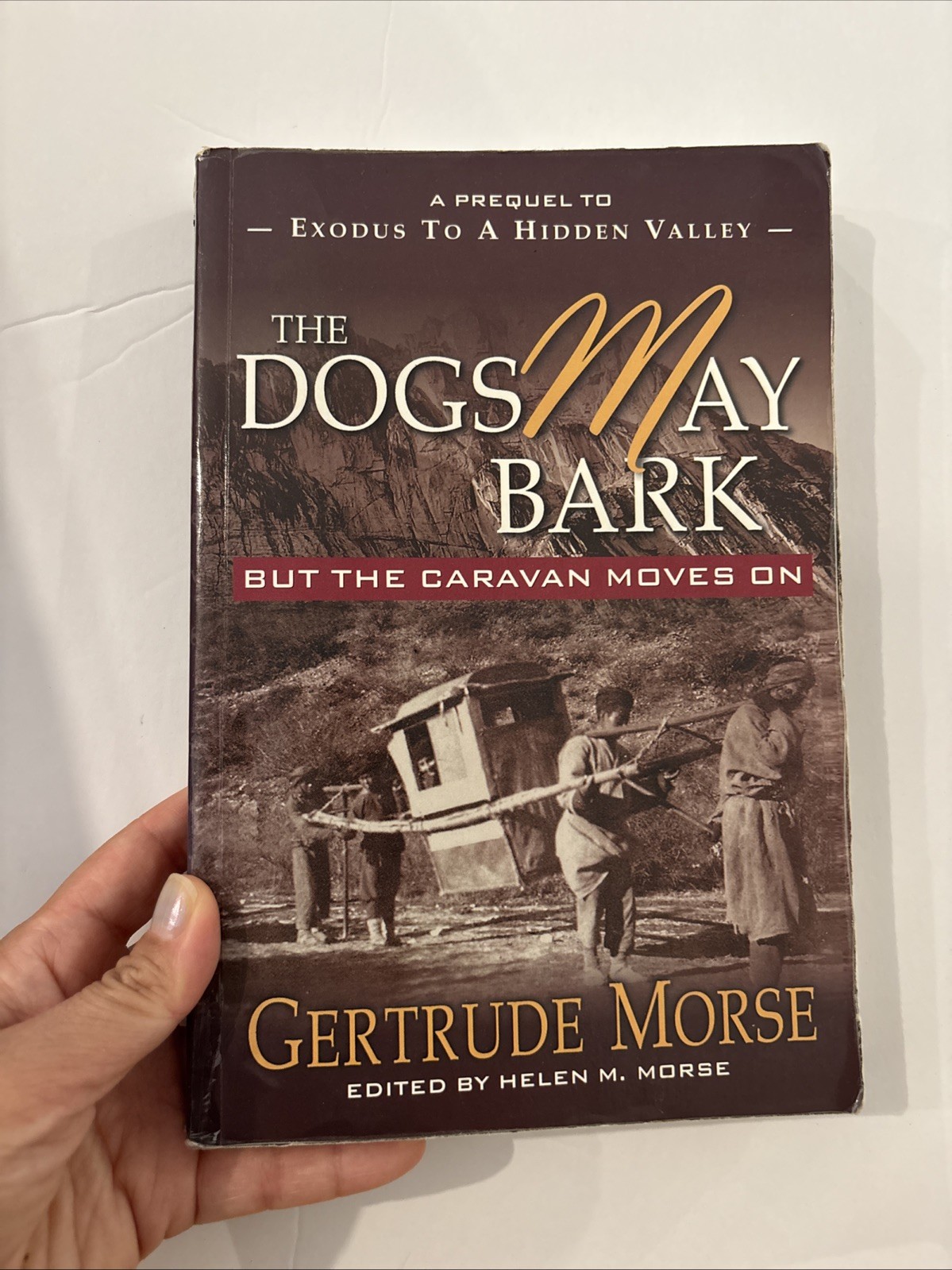 THE DOGS MAY BARK: BUT THE CARAVAN MOVES ON By Gertrude Morse & Helen Morse *VG*