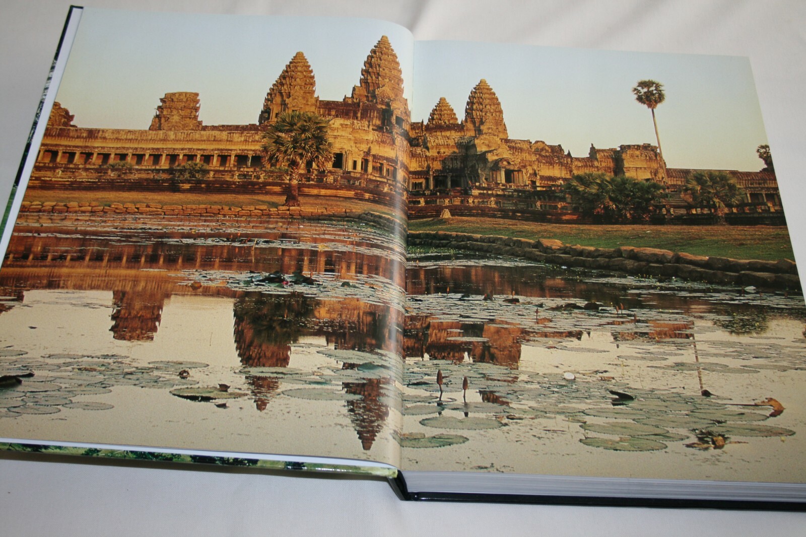ARCHAEOLOGY TREASURES 2006 vmb Publishers Hardback 10.5″x14.5″ 432 pages LKE NEW