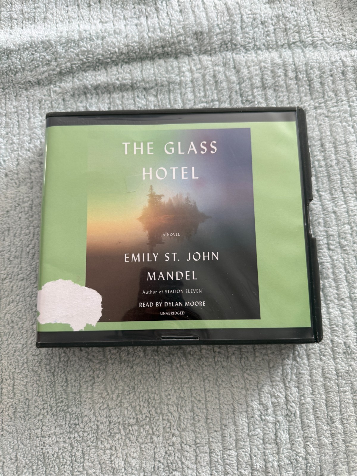 Glass Hotel : A Novel by Emily St. John Mandel (2020, Compact Disc)