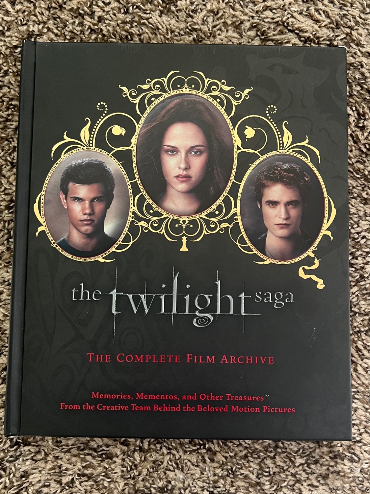 Twilight Saga: the Complete Film Archive : Memories, Mementos – COMPLETE!