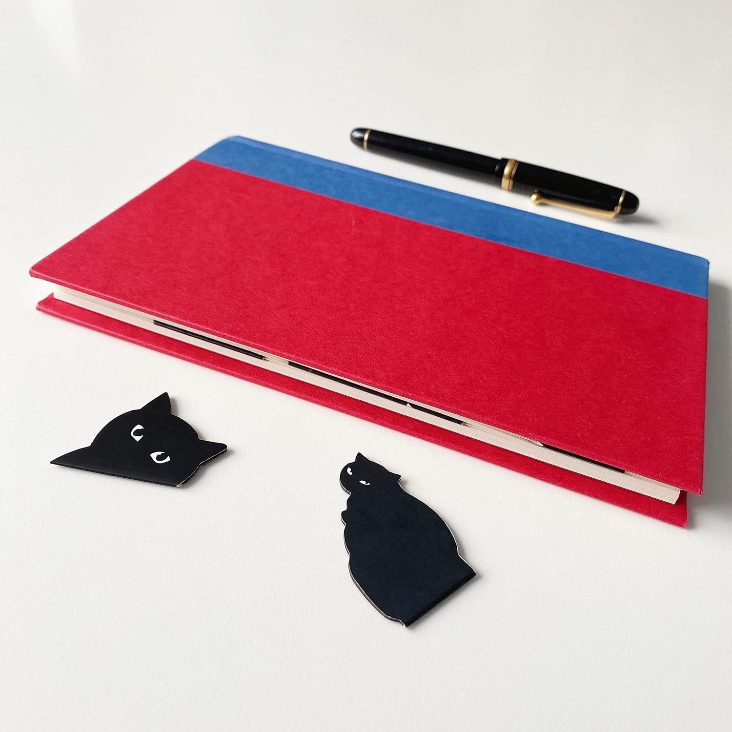Kawaii Cat Magnetic Page Markers – 6 Hypoallergenic Bookmarks for Easy Use