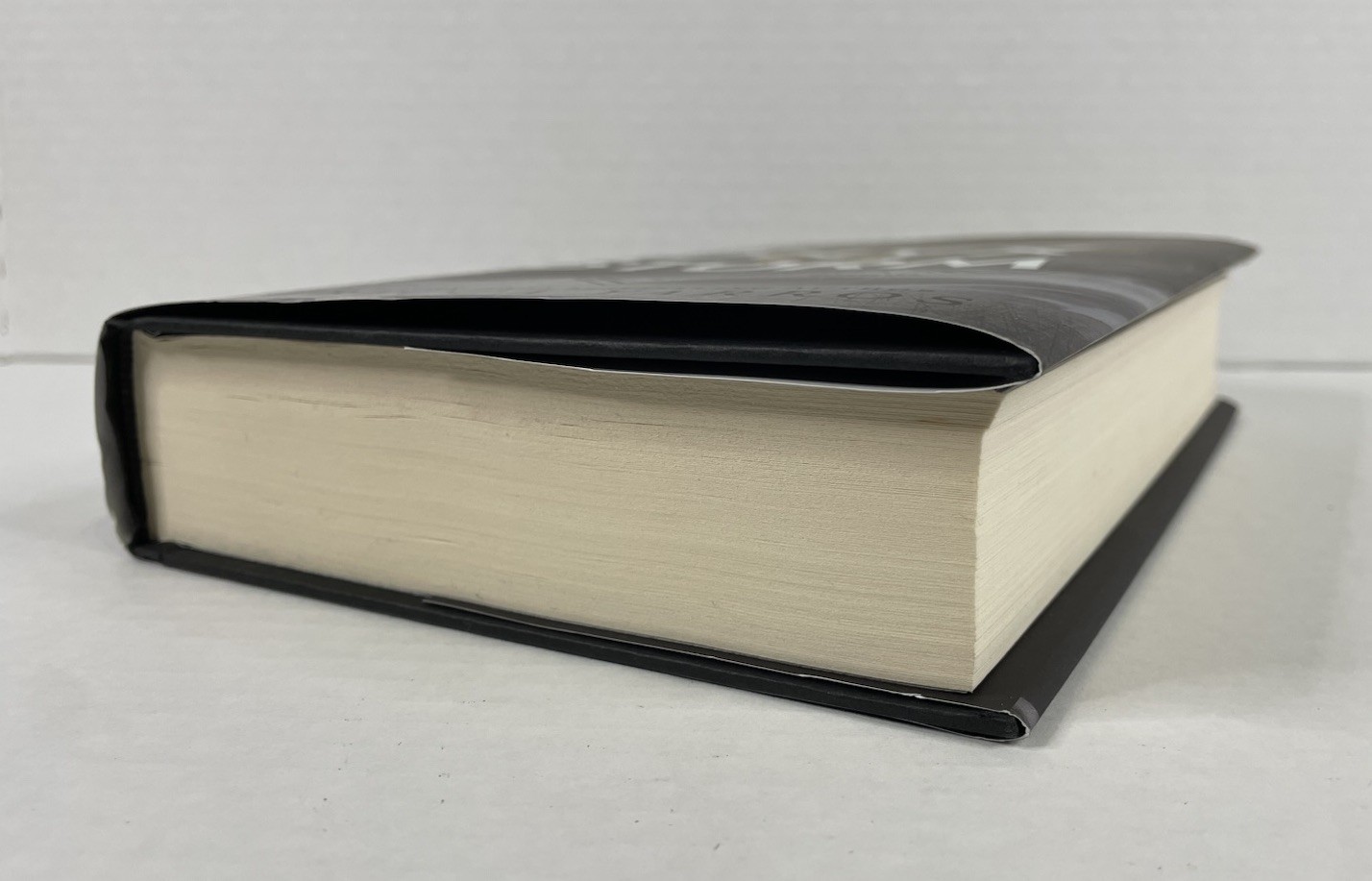 Onyx Storm (Standard Edition) HARDCOVER 2025 by Rebecca Yarros