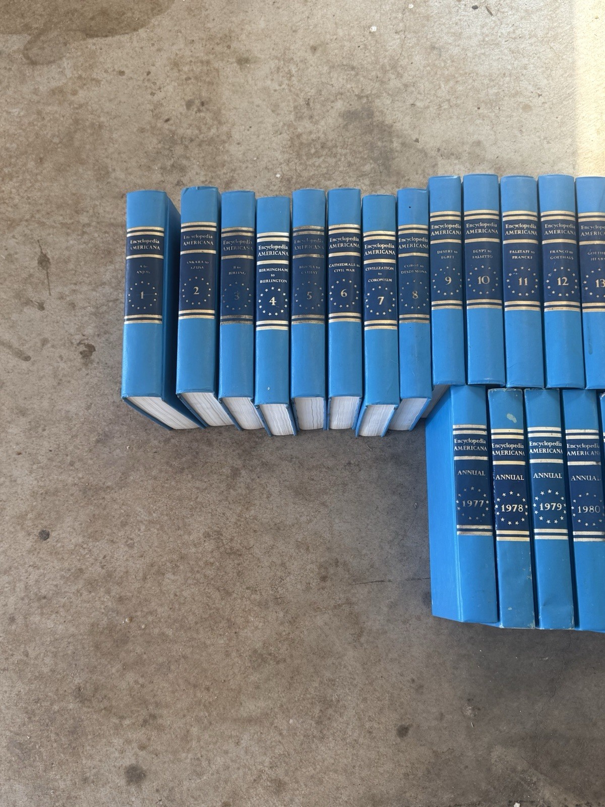 Encyclopedia Americana 1977-1997 Set And International Edition 30 Volumes 2 Sets