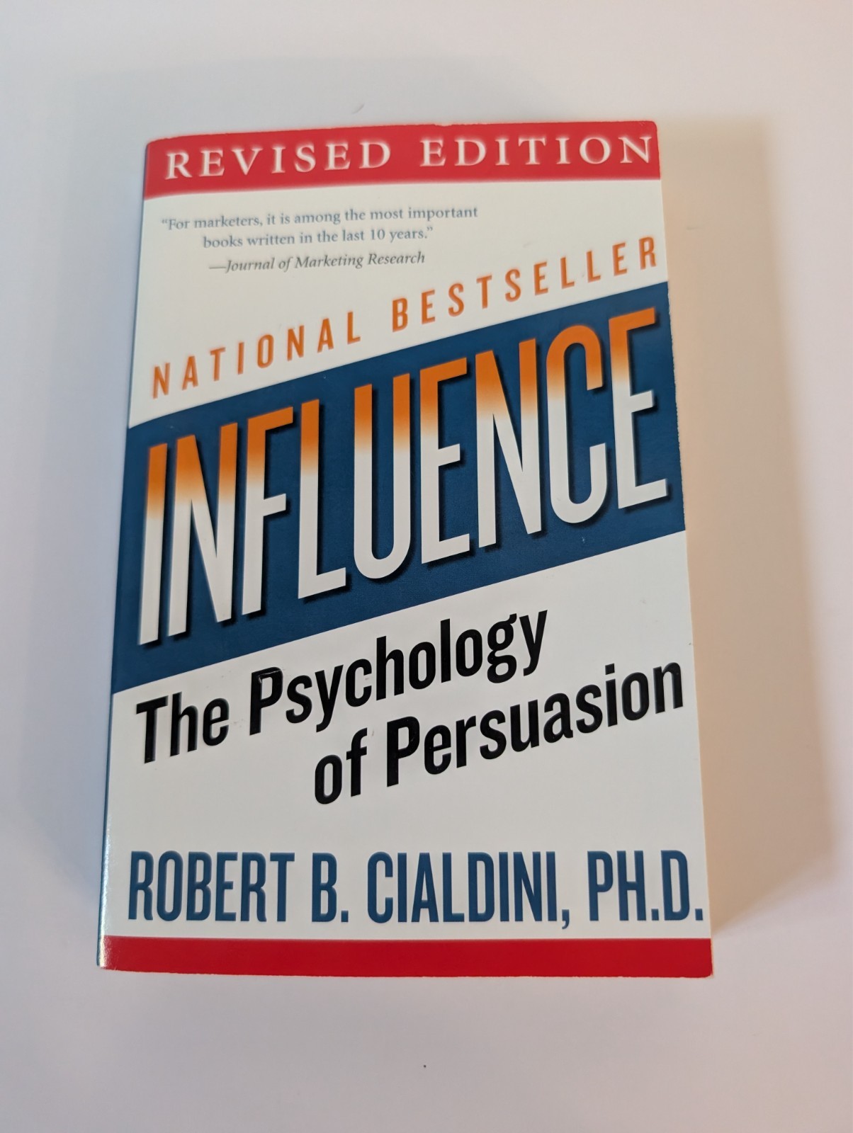 Influence The Psychology of Persuasion Robert Cialdini Paperback Like New