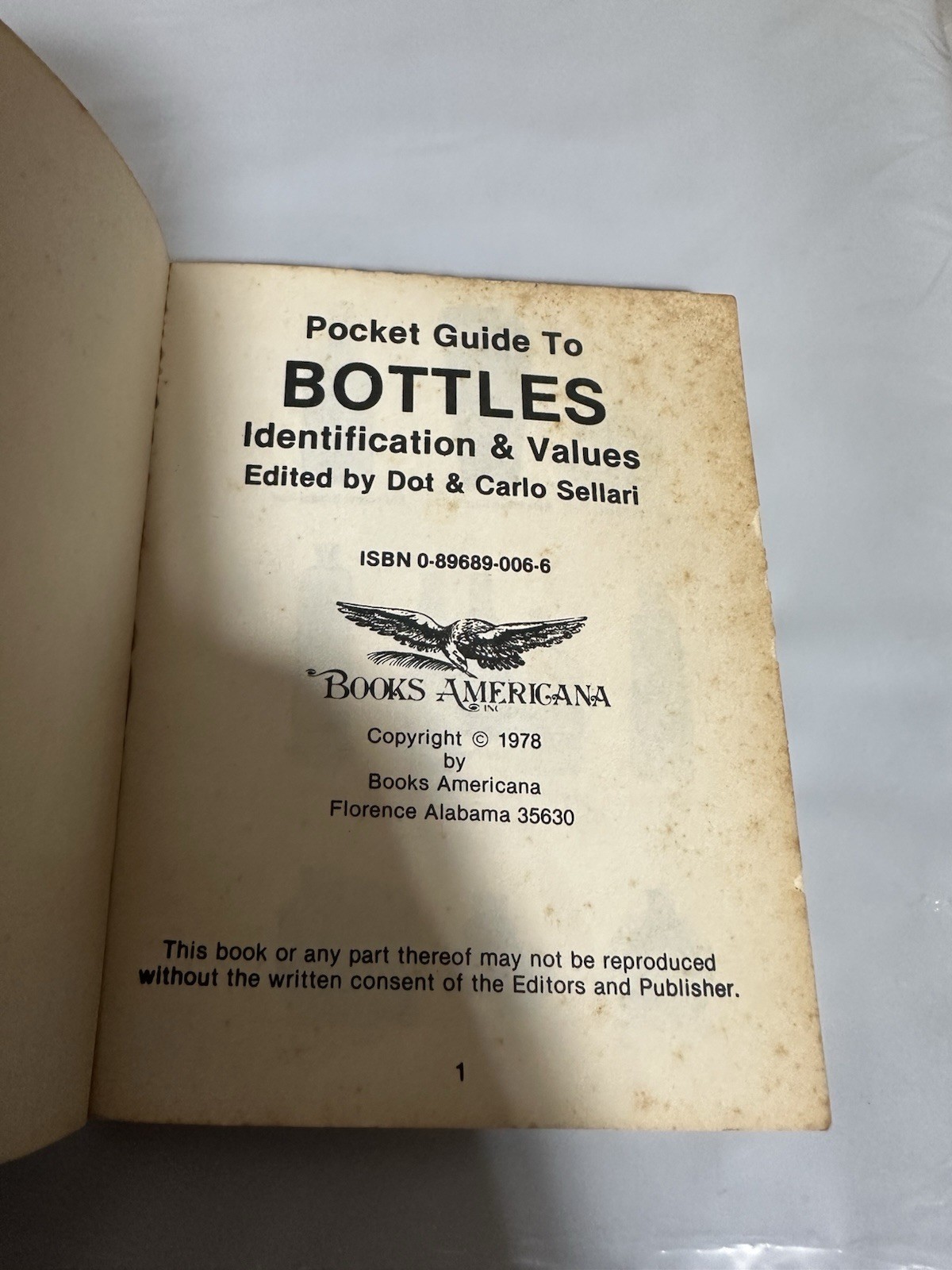 POCKET GUIDE to BOTTLES 128 PAGES by Dot & Carlos Sellari 1978