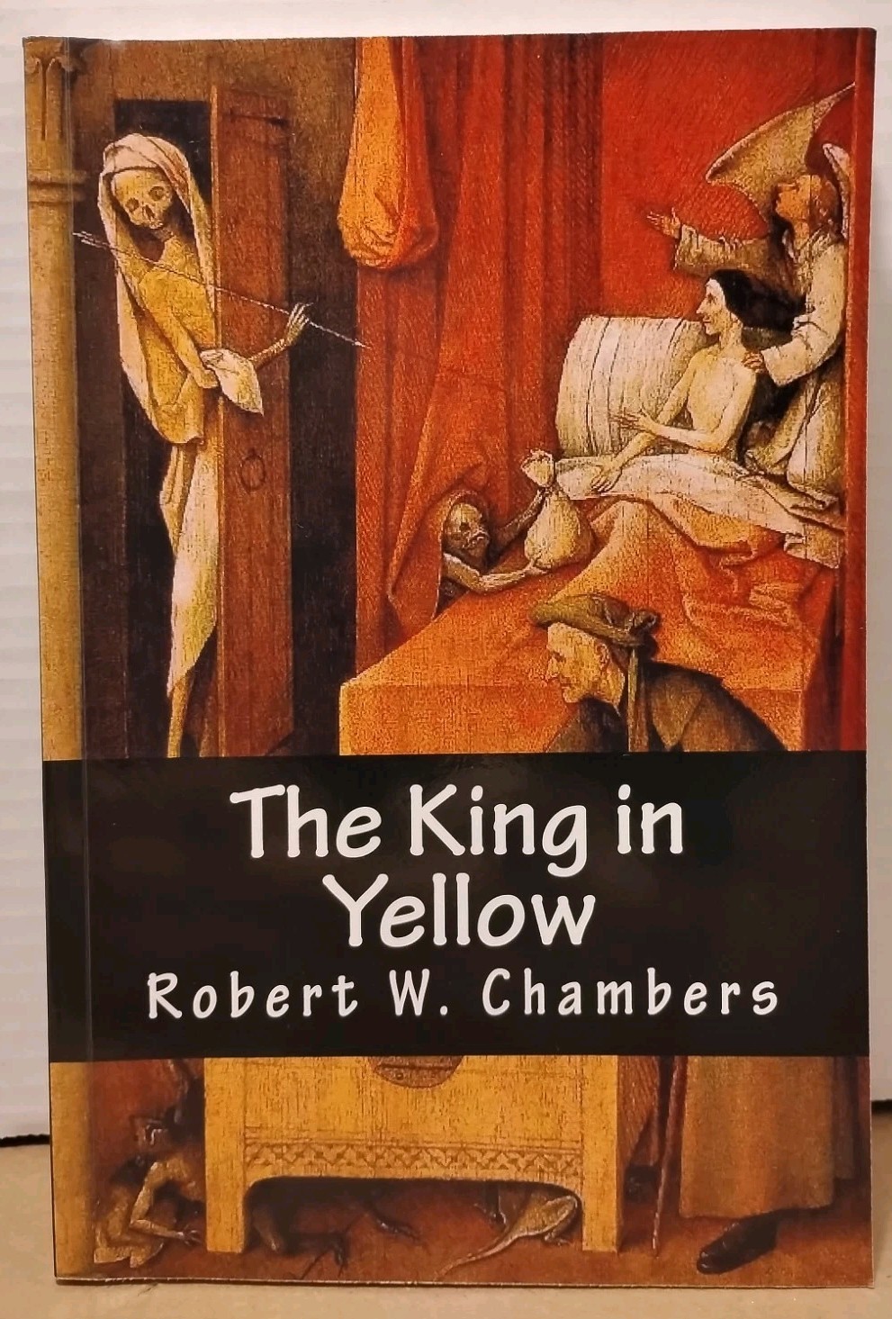 THE KING IN YELLOW by ROBERT W. CHAMBERS – 2015 – Trade Paperback