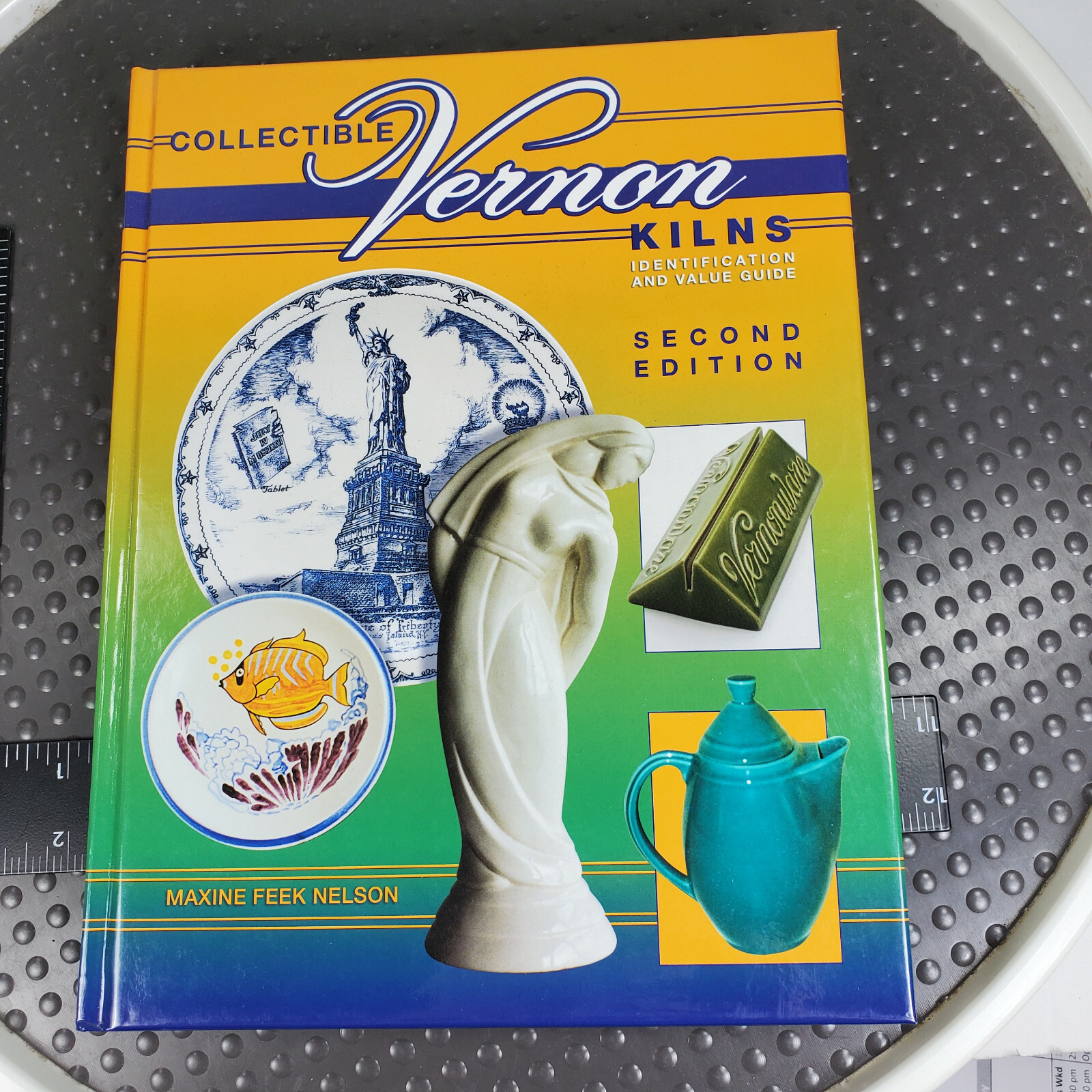 Collectible VERNON KILNS ID / value guide HB 320 pages 2nd Edition Maxine Nelson
