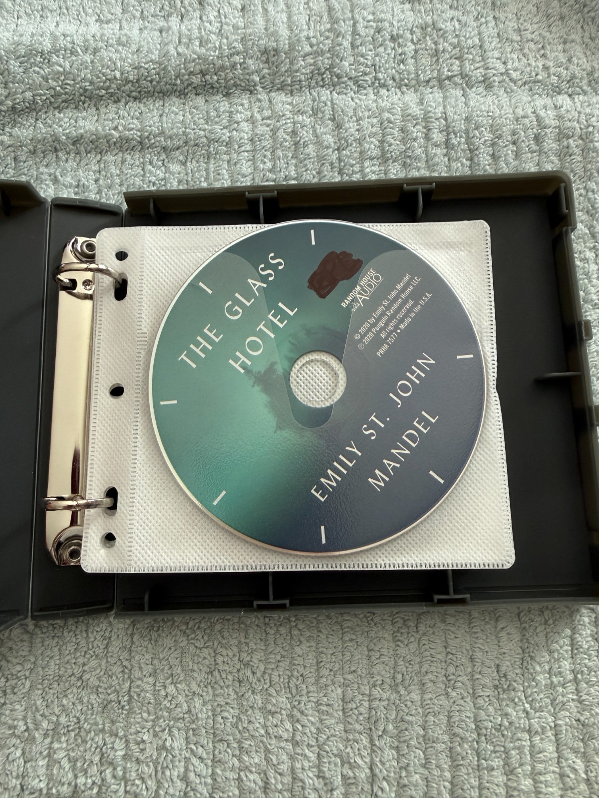 Glass Hotel : A Novel by Emily St. John Mandel (2020, Compact Disc)