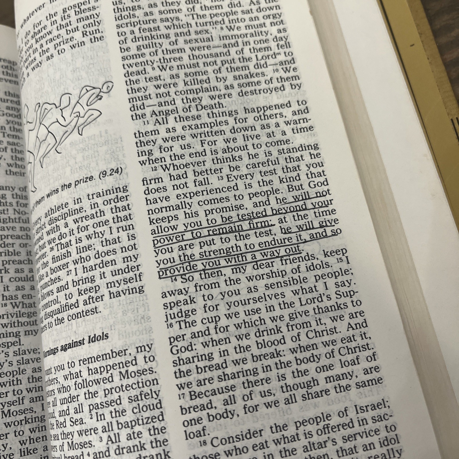 Vtg 1976 Good News Bible Today’s English Version Gold Hardcover 480 Pages