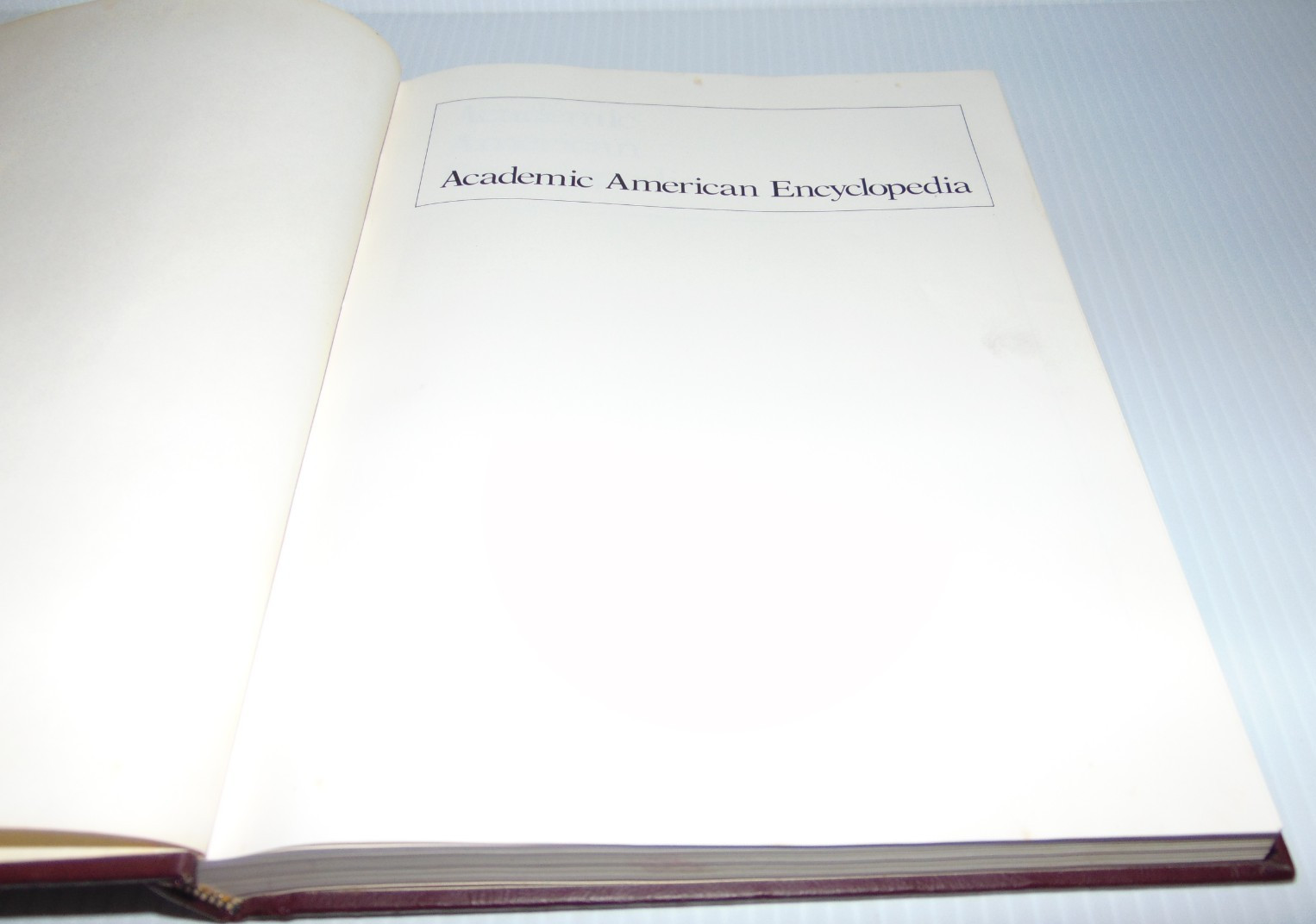Vintage 1990 -Academic American Encyclopedia Vol 1 (A-Ang) GC