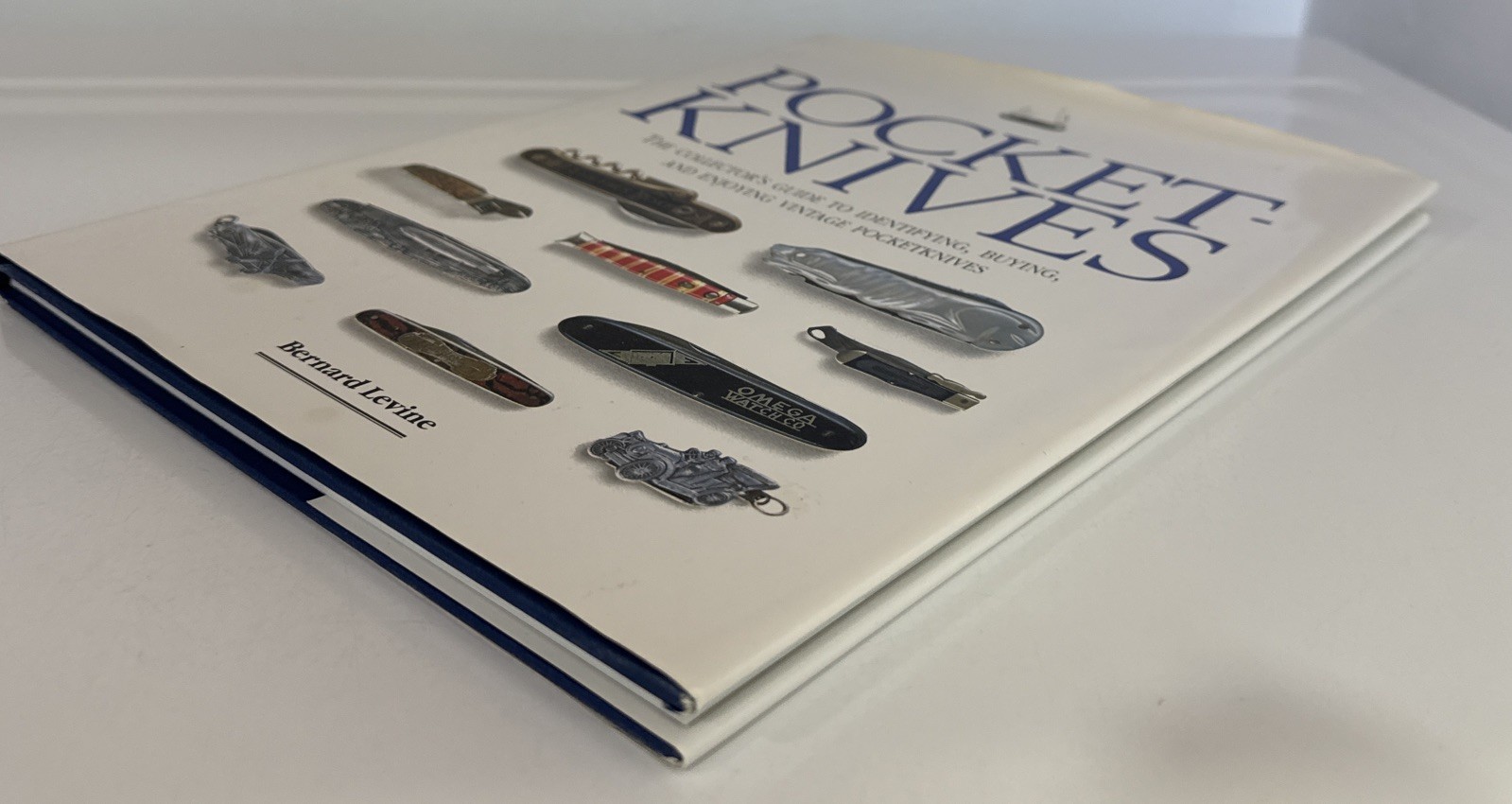Pocket Knives Guide By Bernard Levine. 1993 Hardcover 80 Pages Pre Owned