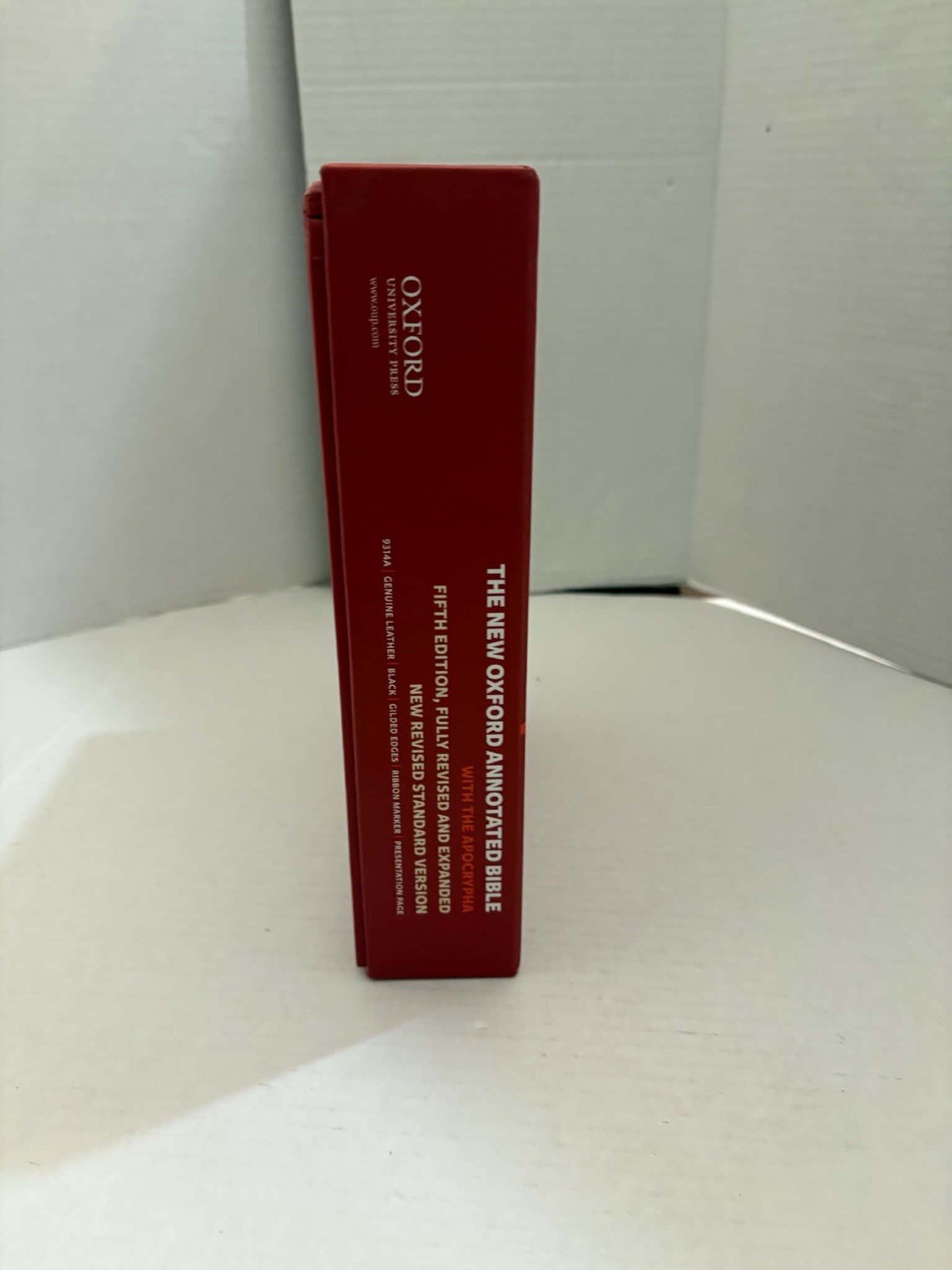 The New Oxford Annotated Bible with Apocrypha: New Revised Standard Version: New