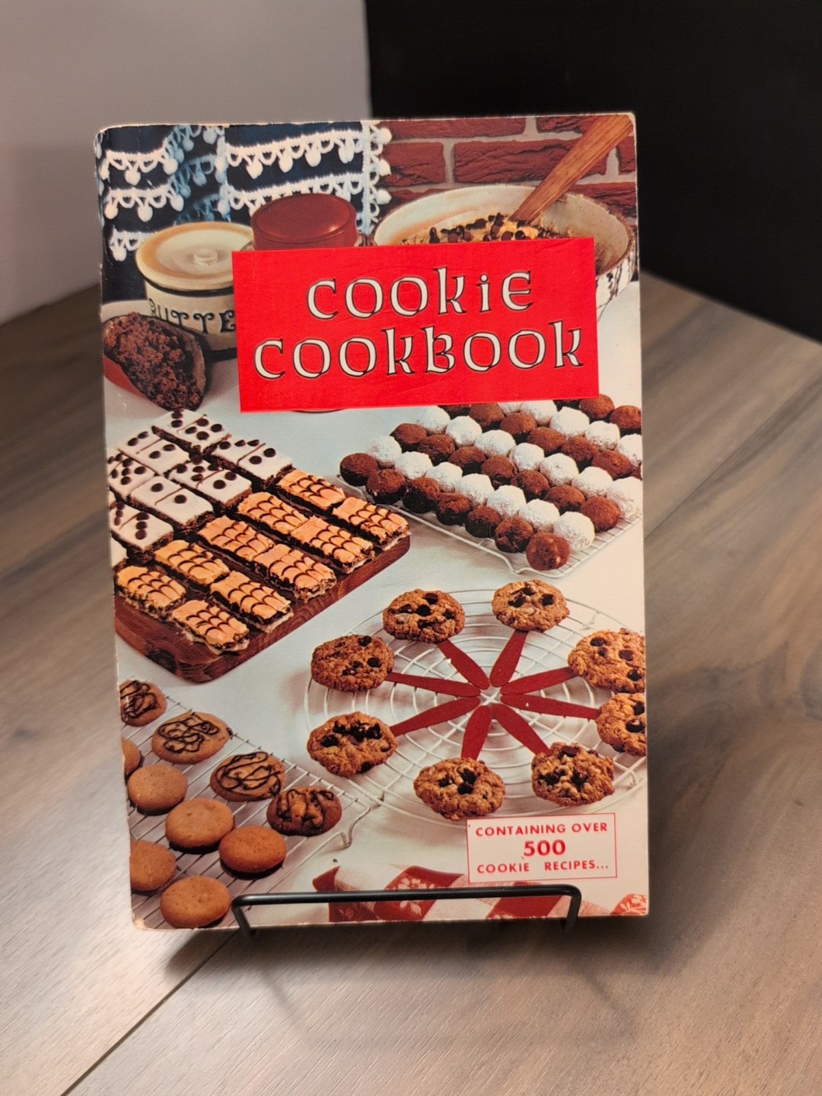 Cookie Cookbook Over 500 Recipes VINTAGE 1965 Paperback 124 pages VERY GOOD