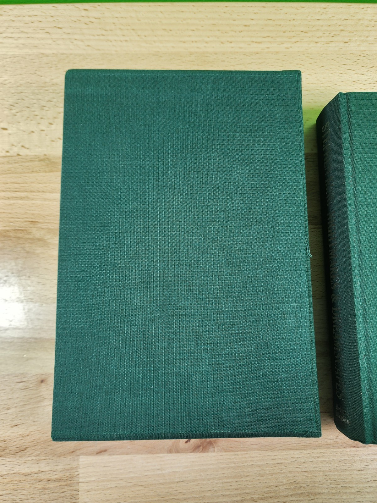 Nightmares & Dreamscapes UK Christmas Edition Slipcover & Stephen King Signature