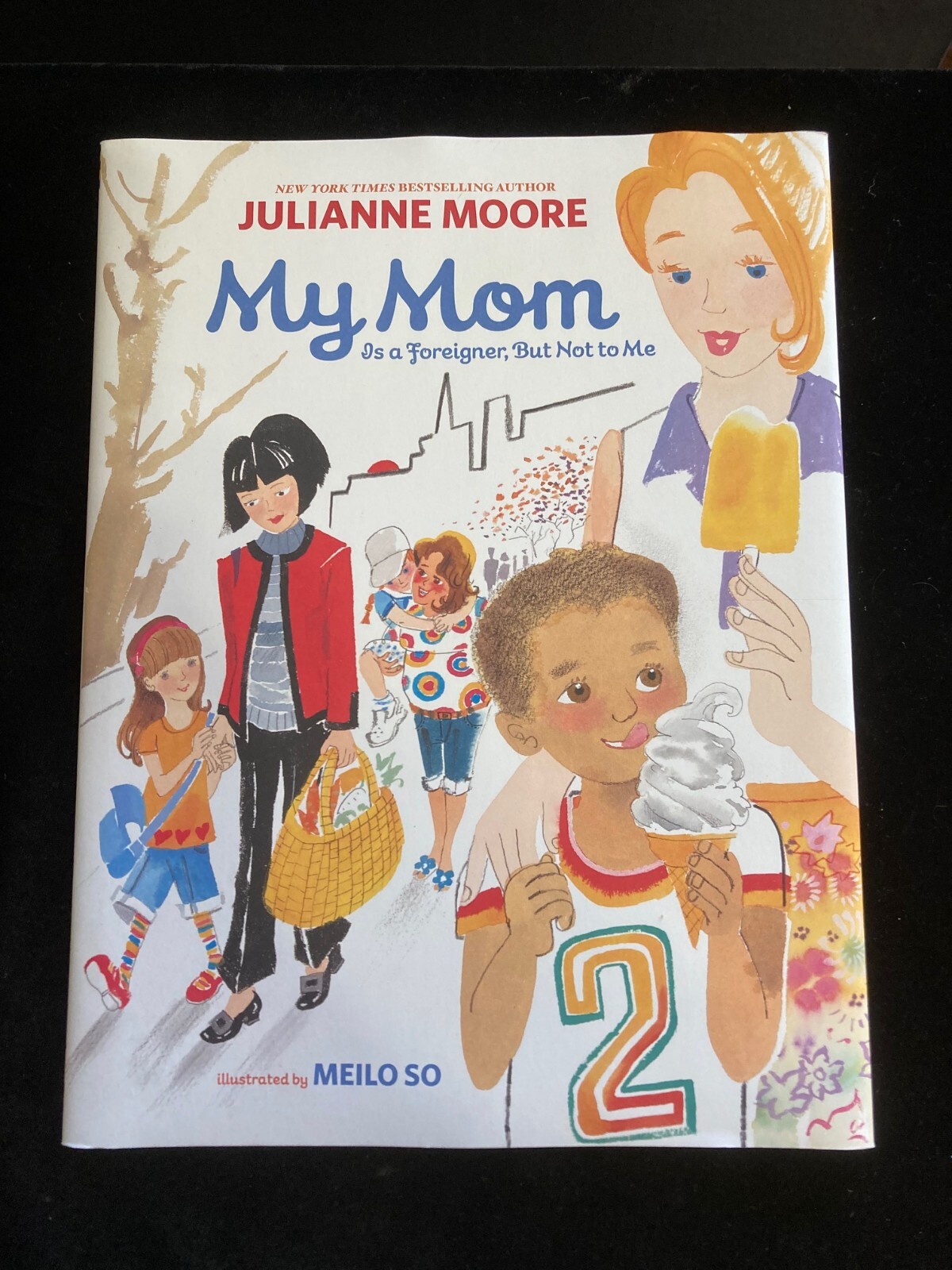 My Mom Is a Foreigner, but Not to Me by Julianne Moore (2013, Hardcover)