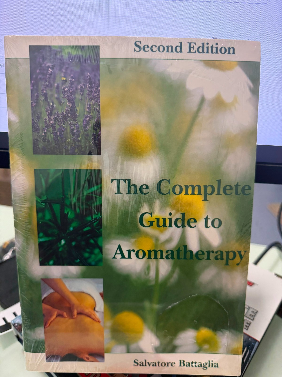 The Complete Guide to Aromatherapy, Salvatore Battaglia, 9780646428963
