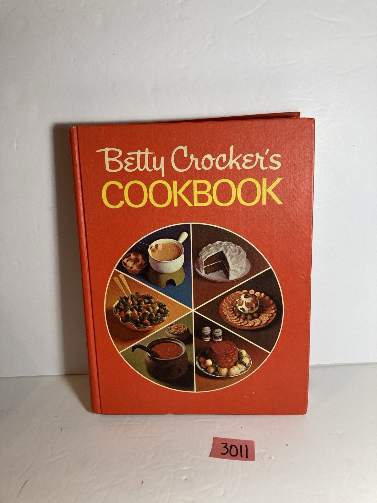 Vintage Betty Crocker’s Cookbook 1974 Tight Binding 480 Pages HC