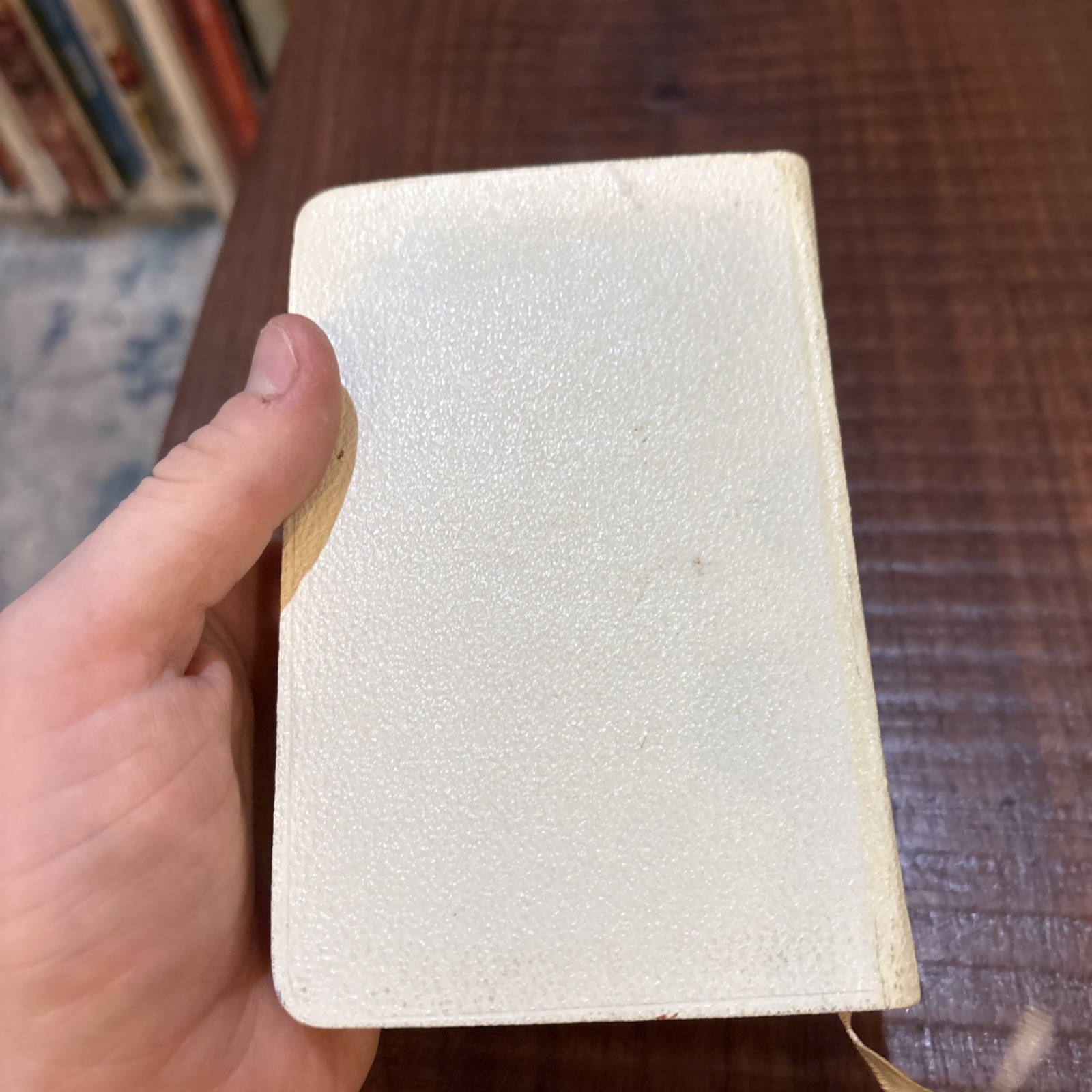Holy Bible KJV Oxford 01225 White Pocket 5.5 in Vintage Great Britain Gold Edges