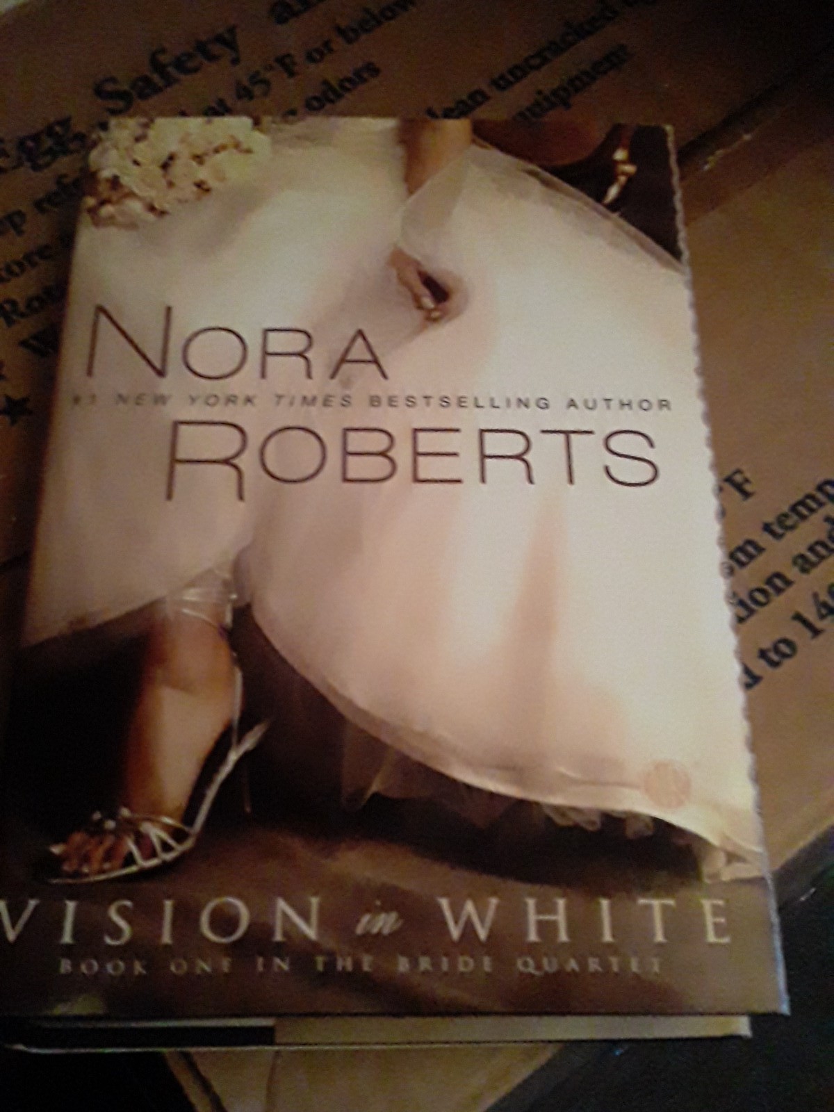 Vision in White by Nora Roberts (Hardcover)