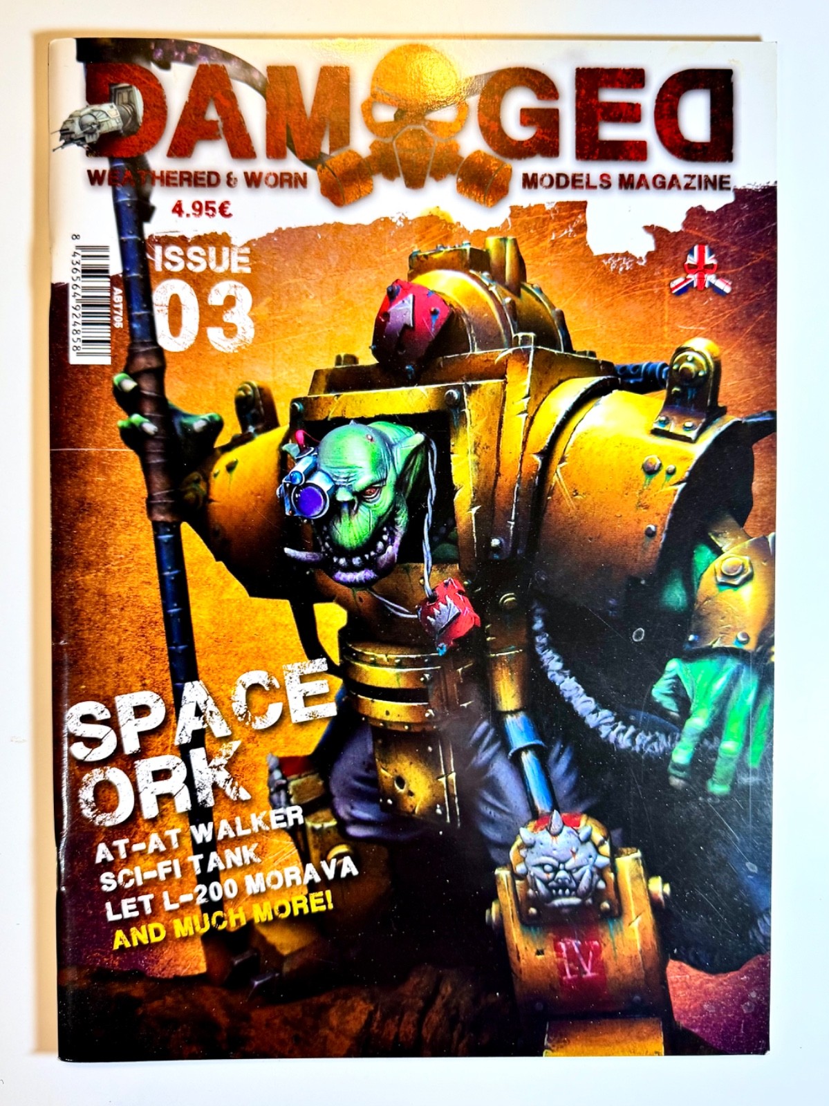 Damaged: Weathered & Worn Models Magazine – October 2011 – 80 Pages – WH40K