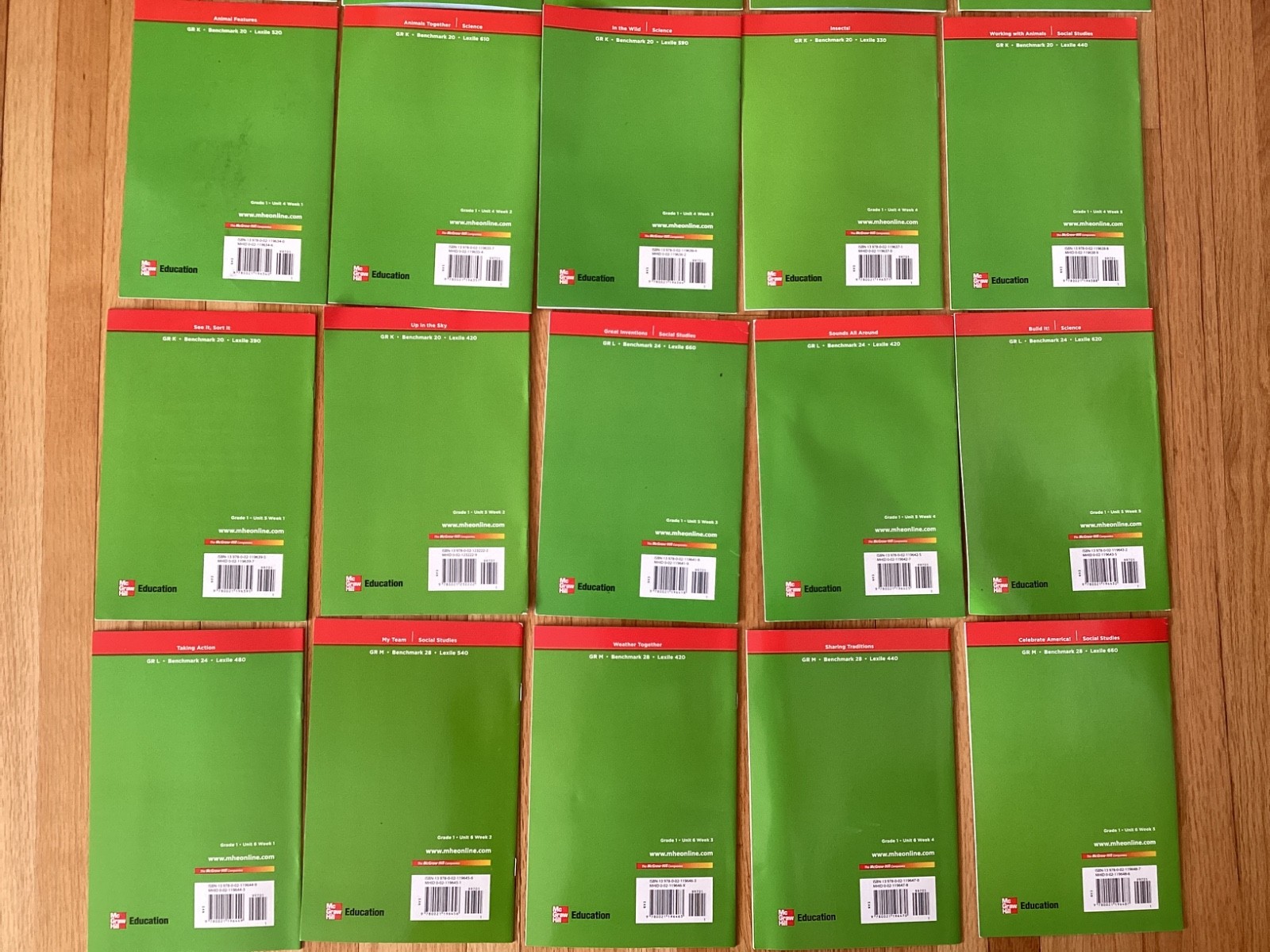 MCGRAW HILL WONDERS LEVELED READERS / GRADE 1 / BEYOND / 30 BOOKS