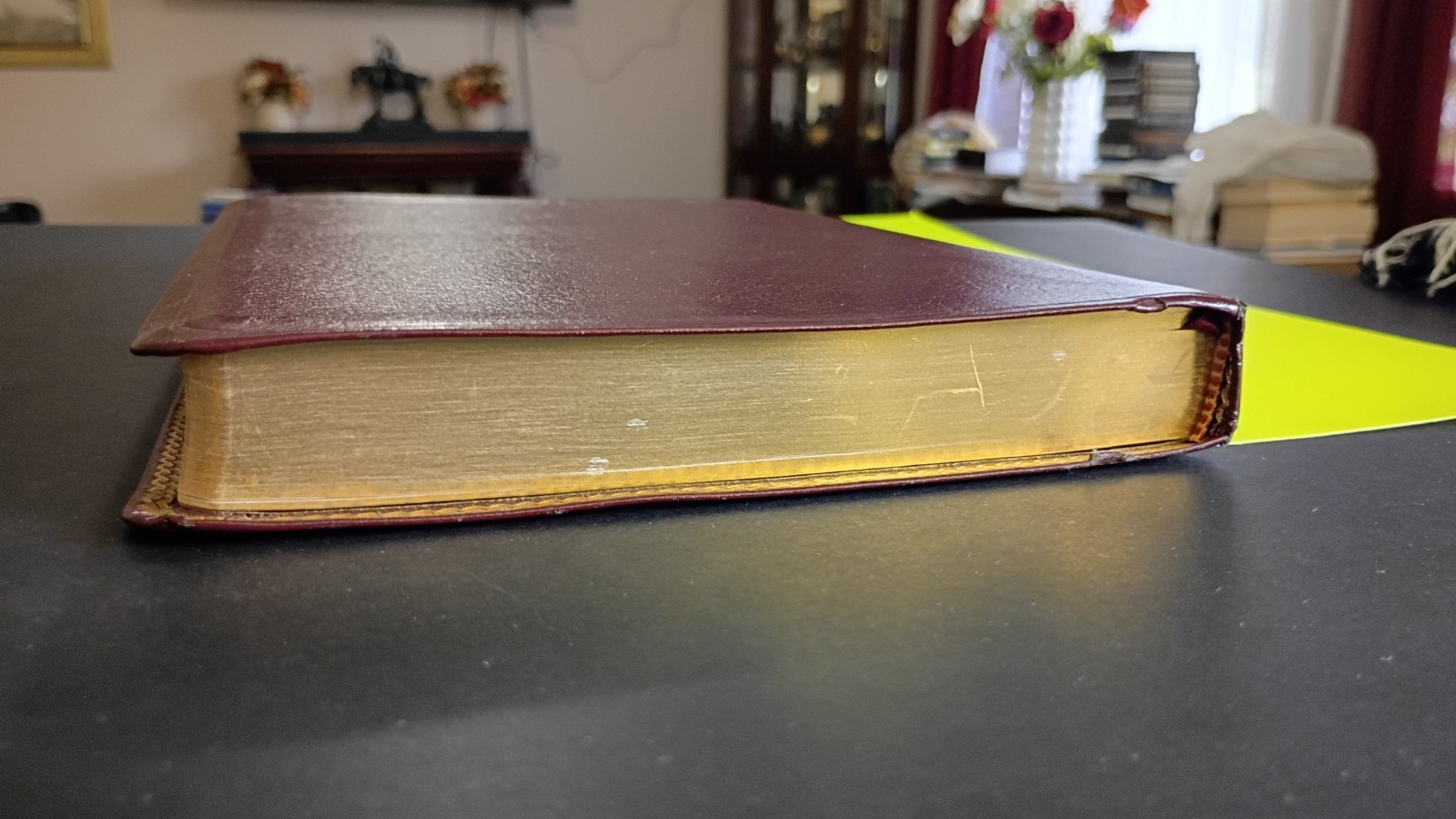 OUTLINE: New Testament w/ Thompson Chain References Red KJV Burgundy Bonded LMW