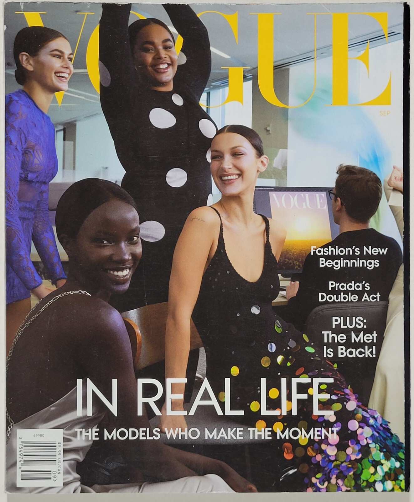 THE MODELS WHO MAKE THE MOMENT September 2021 HARPER’S BAZAAR Magazine 370 Pages