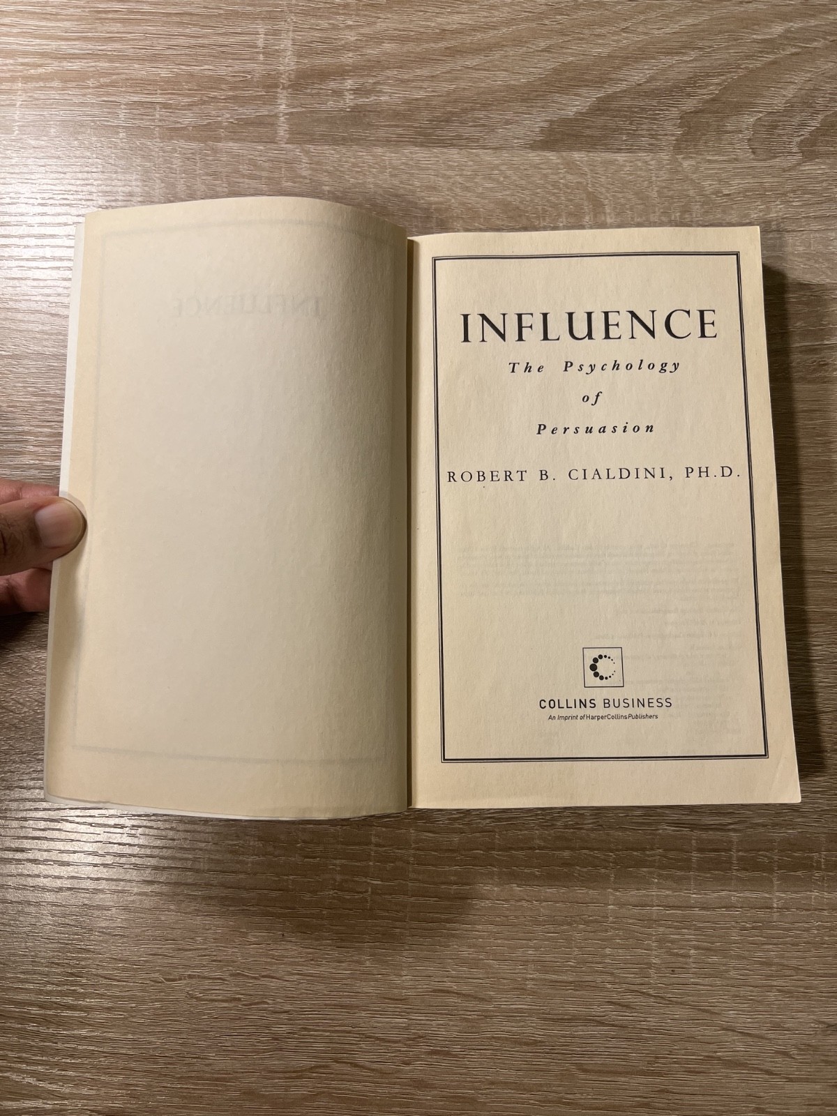 Influence The Psychology of Persuasion Robert B. Cialdini Paperback Book Revised