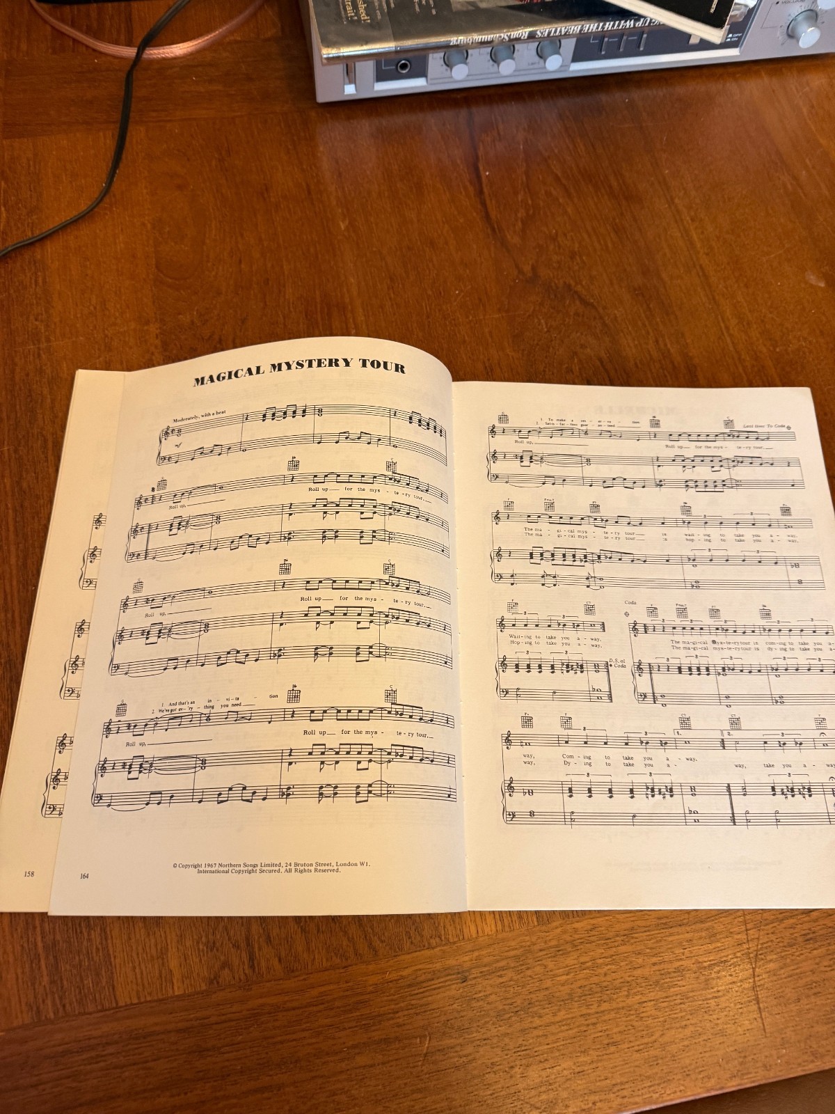 The Beatles Bumper Songbook – 100 songs, 256 pages, softcover