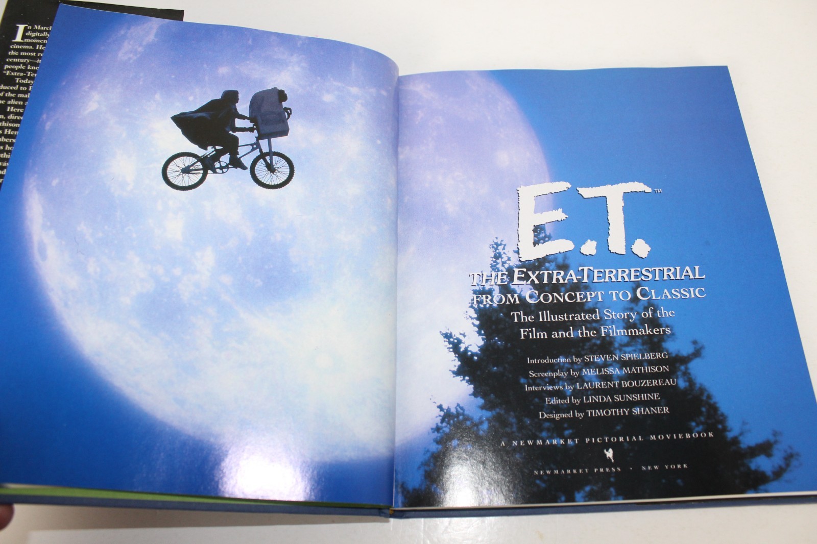 E.T. THE EXTRA-TERRESTRIAL: FROM CONCEPT TO CLASSIC–GIFT SET EDITION 2002 LN