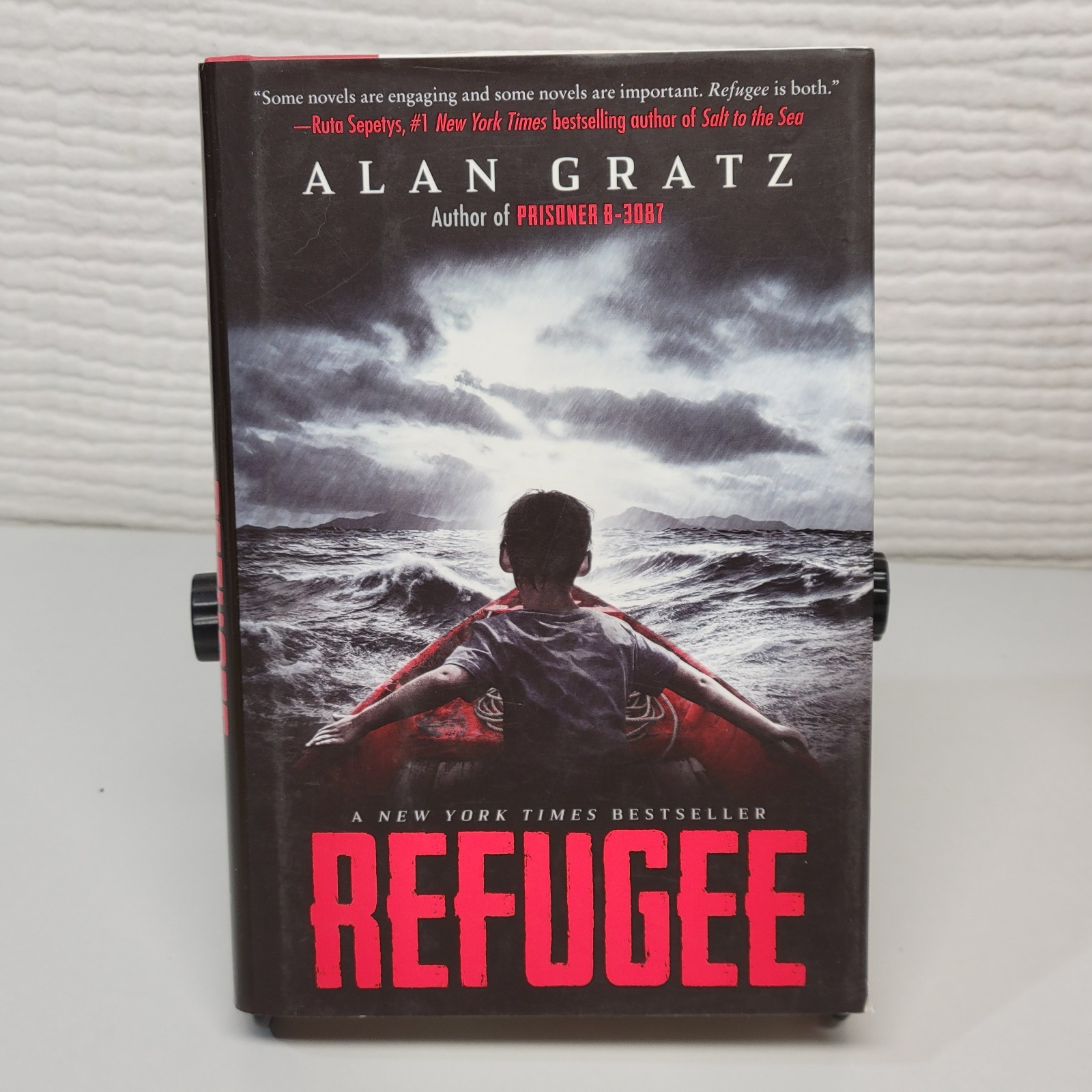 Guided Reading Lot of 10 Refugee by Alan Gratz Class Set Hardcover Books