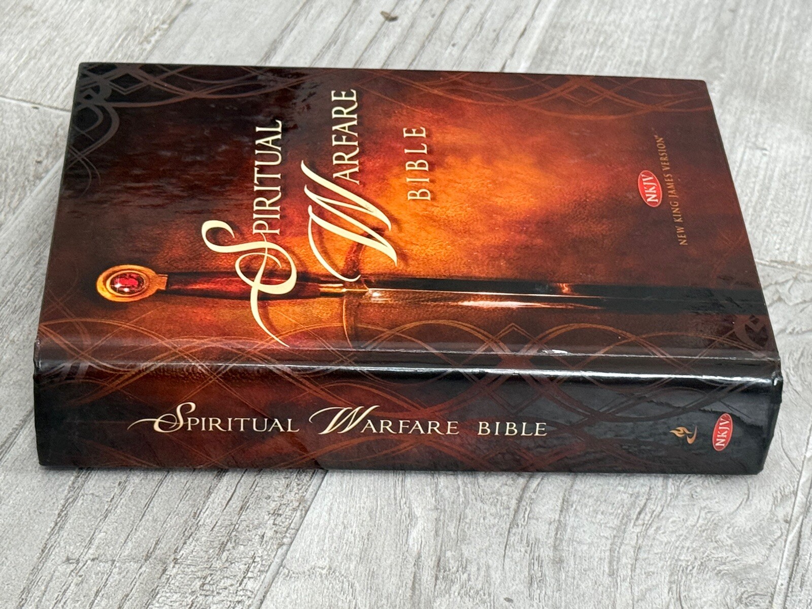✝️ Spiritual Warfare Bible: New King James Version 2012 Charisma House