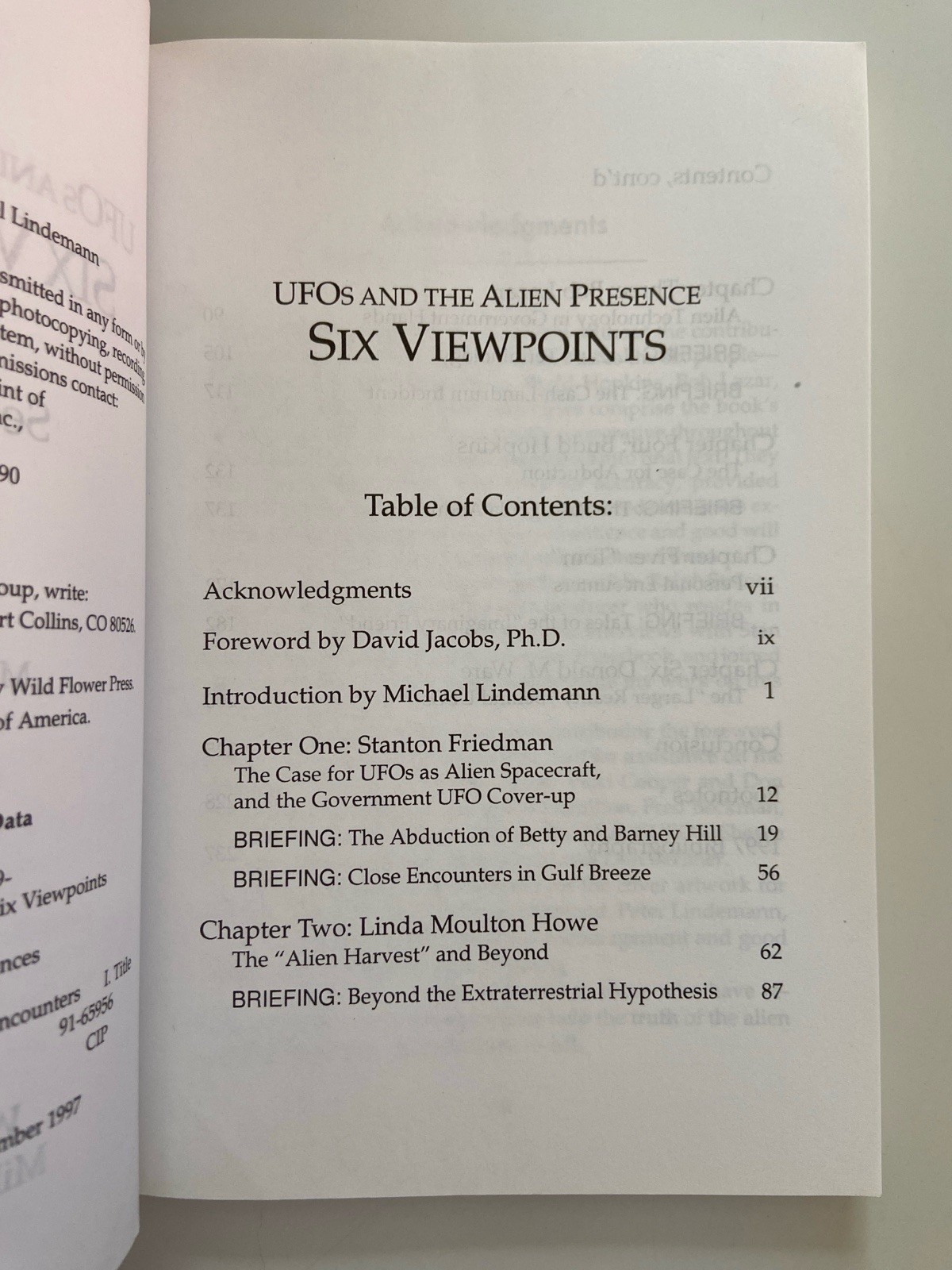 UFOS & THE ALIEN PRESENCE SIX VIEWPOINTS By Michael Lindemann Roswell NM UAPs PB