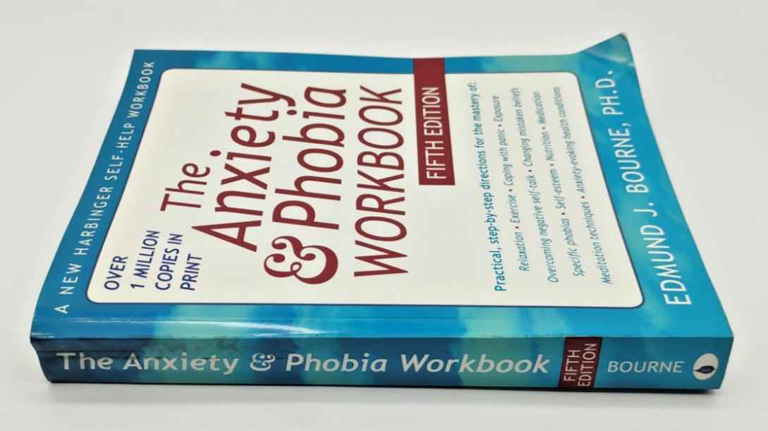 Anxiety and Phobia by Edmund J. Bourne 5th Edition (2011, Trade Paperback)