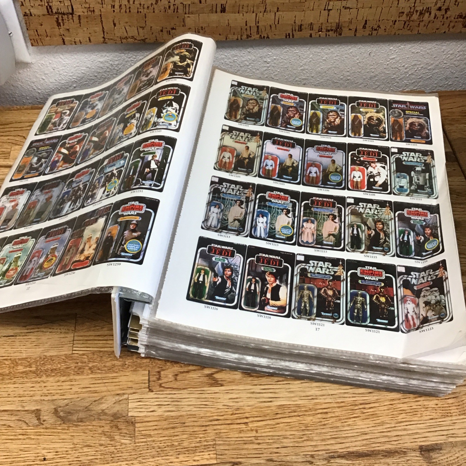 192 Pages – Tomart’s Encyclopedia & LEE’S GUIDE Vintage Toys 1988-2005 LL3