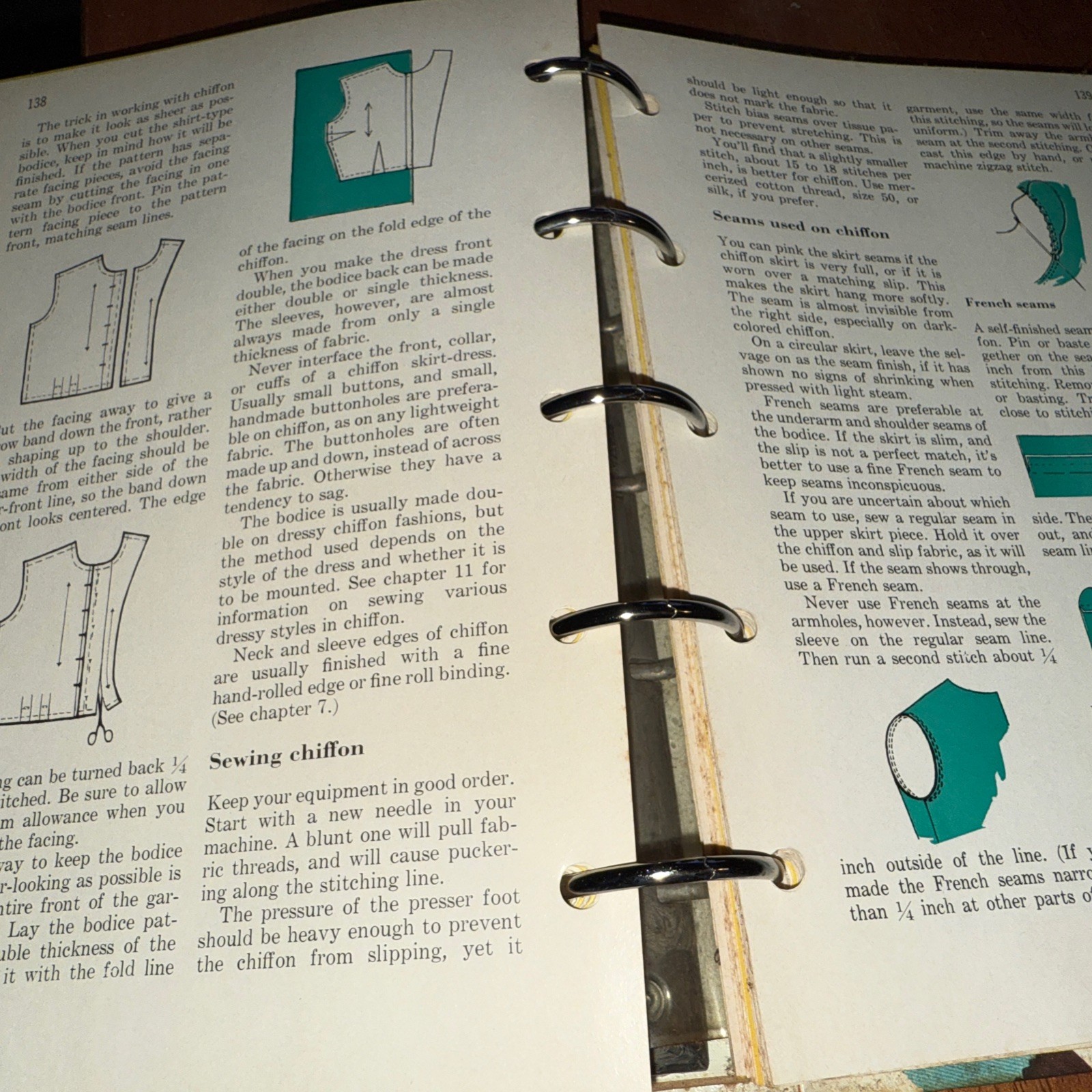 Sewing Book Better Homes and Gardens 1970 Illustrated HC 5-Ring Binder 360 Pages