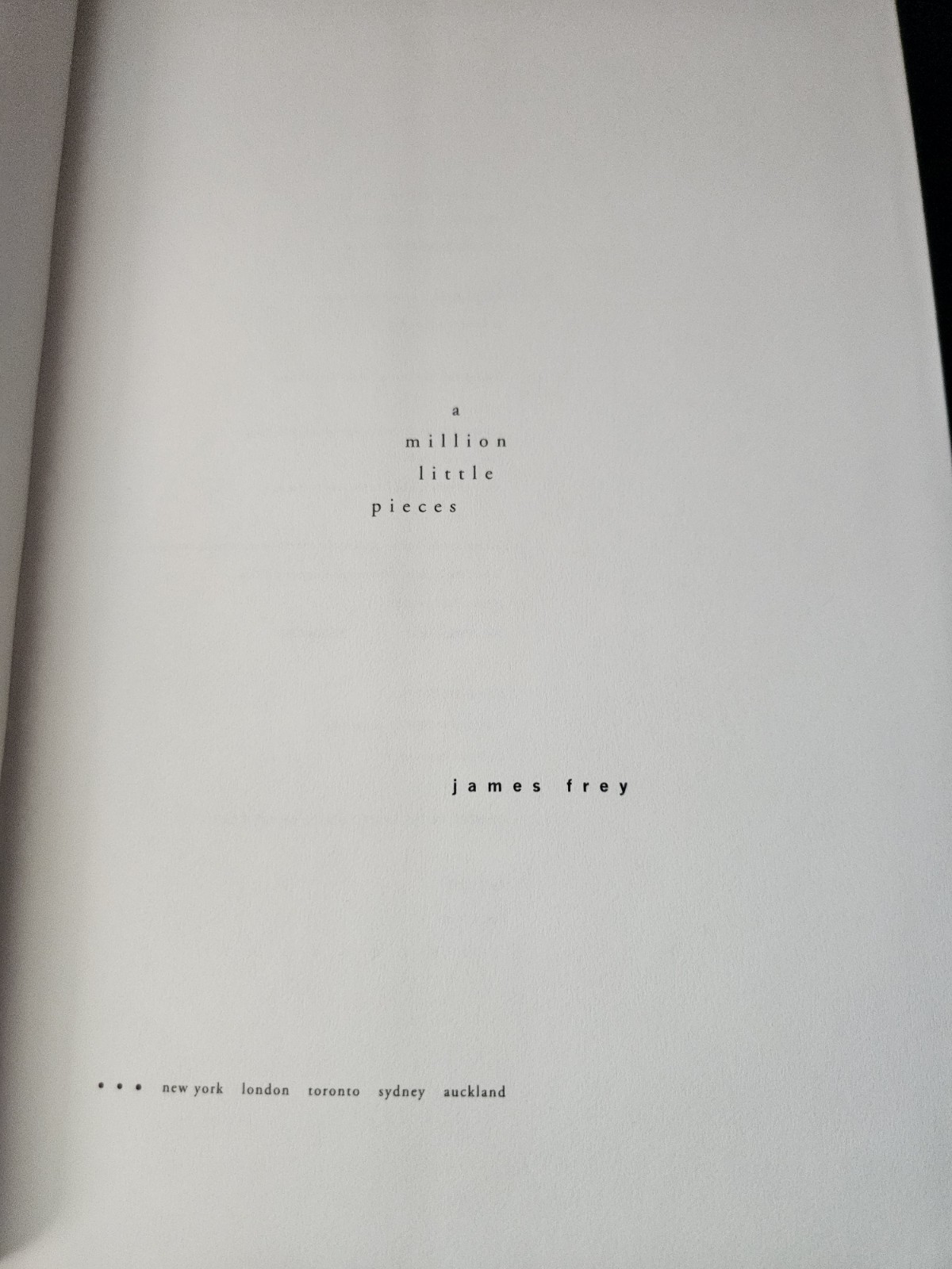 James FREY, A MILLION LITTLE PIECES, *SIGNED*, 1ST EDITION, 1ST PRINTING, 2003