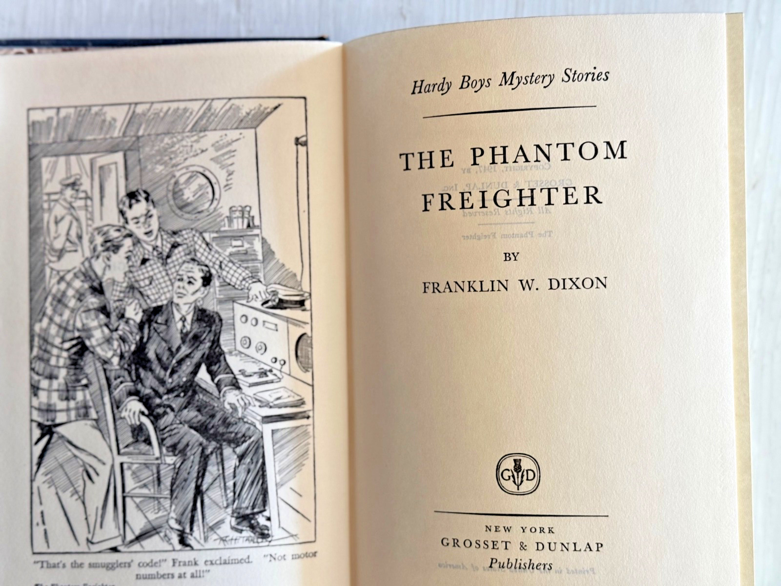 THE HARDY BOYS BOOK #26 THE PHANTOM FREIGHTER BLUE MATTE COVER 216 PAGES