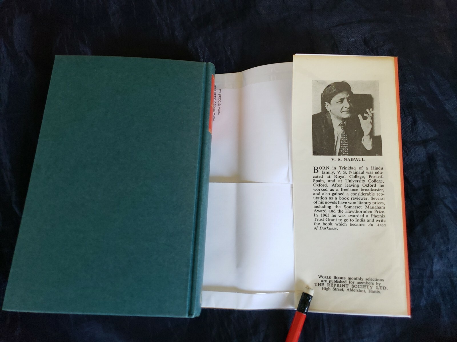 An Area Of Darkness By V.S. Naipaul 1966 Vintage British BCE Mylar HCDJ India