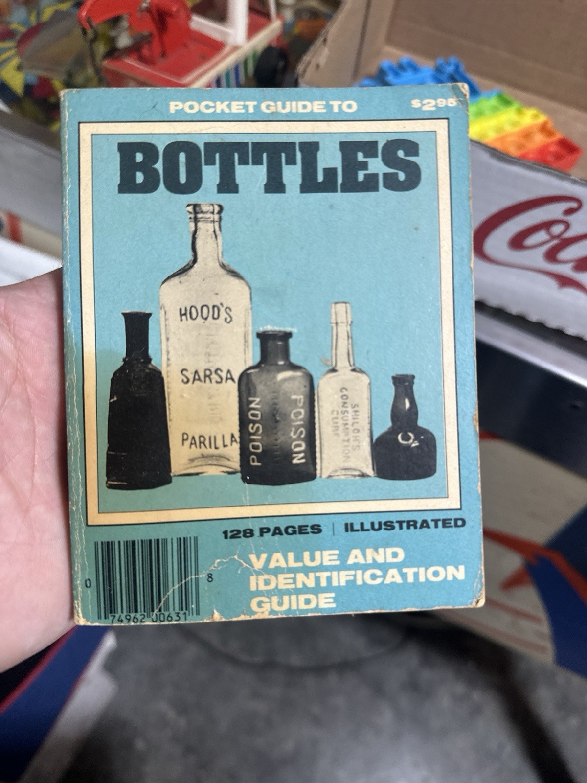 POCKET GUIDE to BOTTLES 128 PAGES by Dot & Carlos Sellari 1978