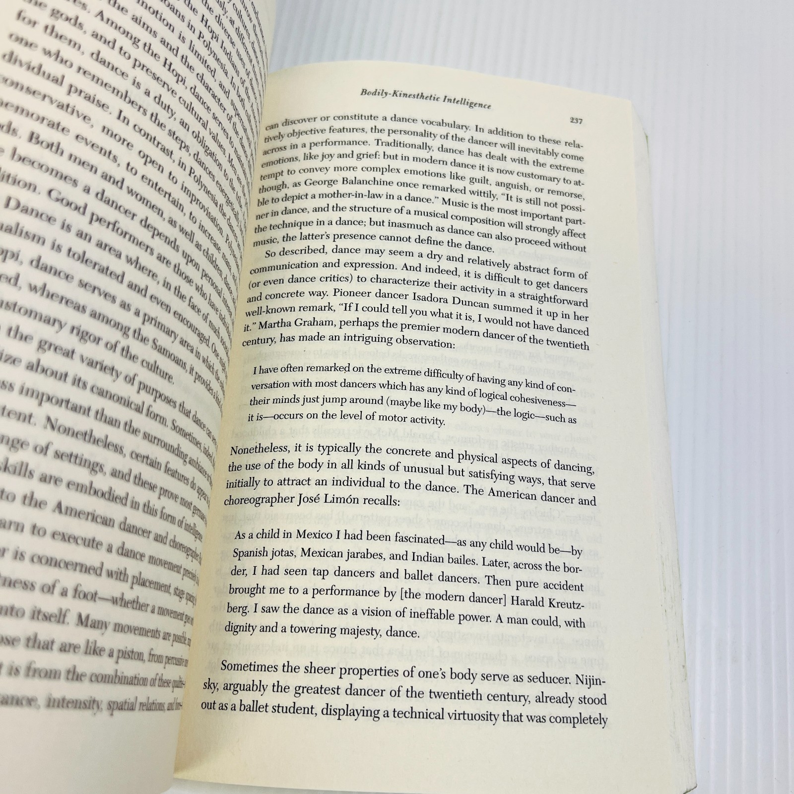 Frames of Mind: The Theory of Multiple Intelligences – Paperback