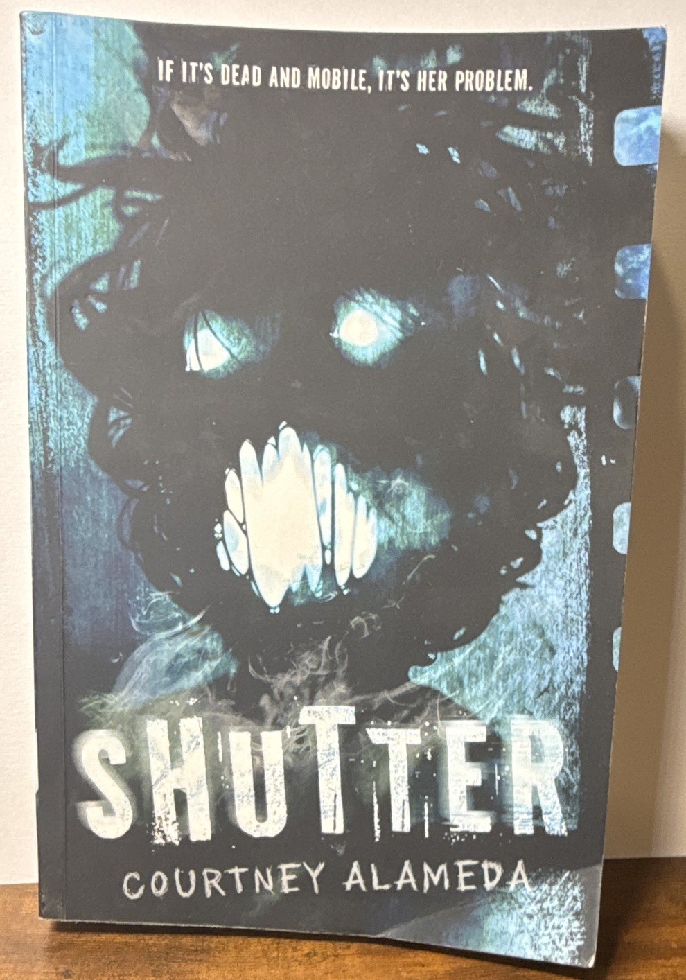 Shutter by Courtney Alameda PB YA Horror Fiction Novel Ghosts Square Fish