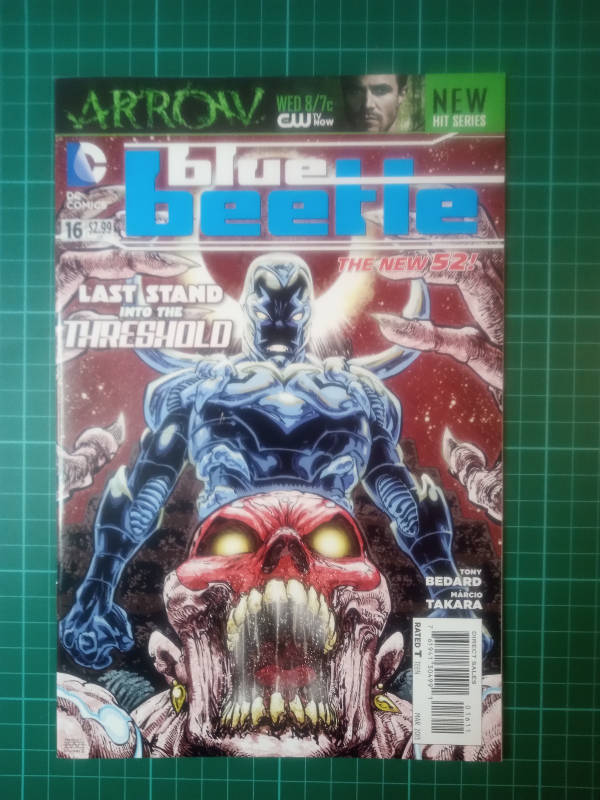 BLUE BEETLE #16 COVER A (2011 SERIES) , NEW 52 , NM NEAR MINT White Pages