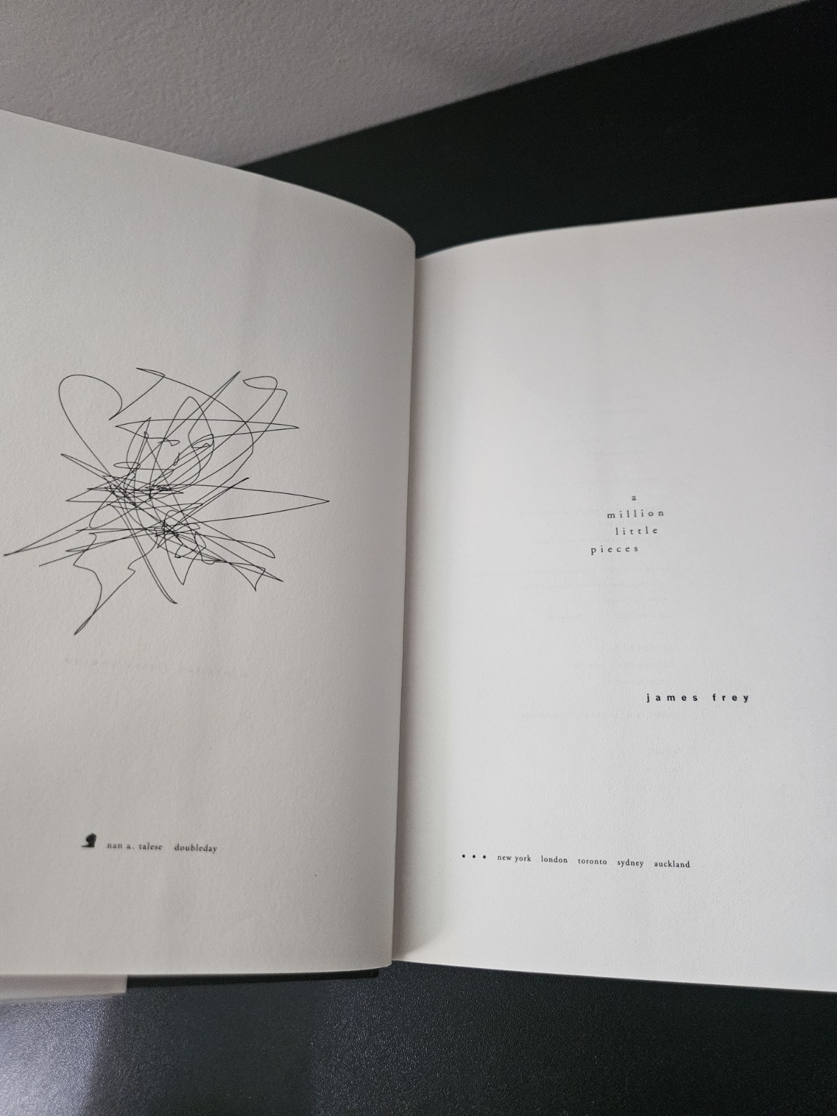 James FREY, A MILLION LITTLE PIECES, *SIGNED*, 1ST EDITION, 1ST PRINTING, 2003