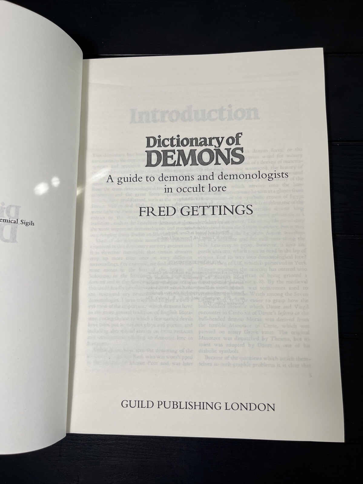 Dictionary of Demons: A Guide in Occult Lore,Fred Gettings,large Print 8.5*11.5”