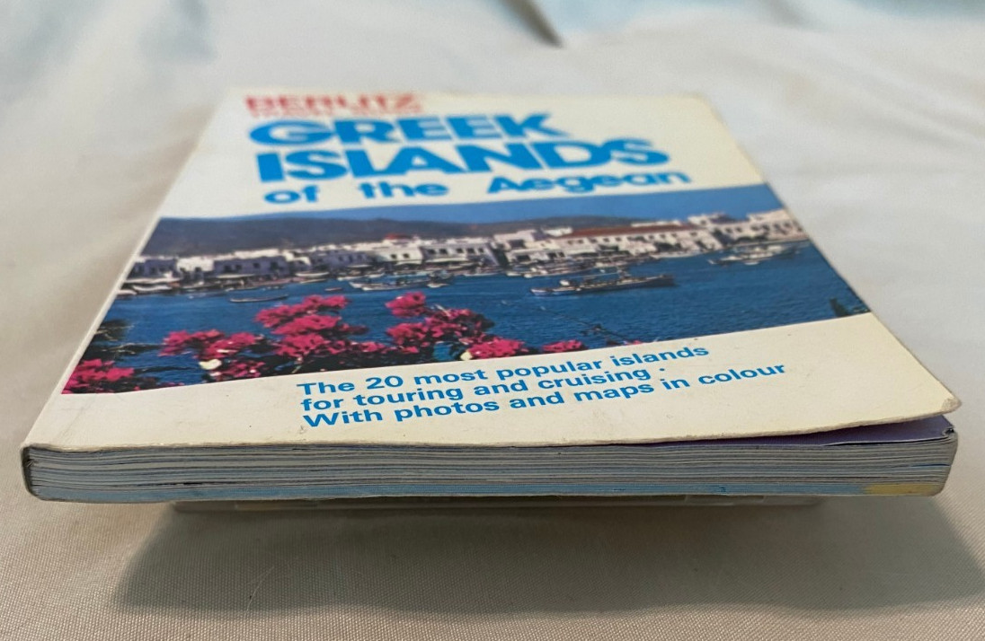 Berlitz Travel Guide Greek Islands & Aegean Paperback Book 128 Pages 1982