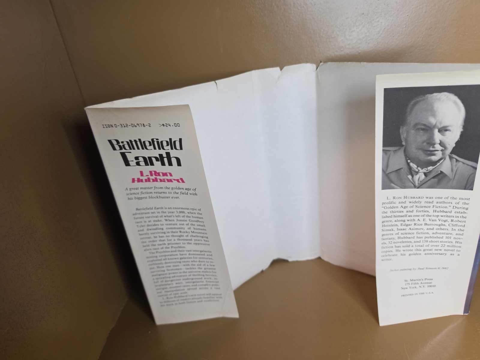 L. Ron Hubbard Battlefield Earth First Edition 1st Print HCDJ 1982