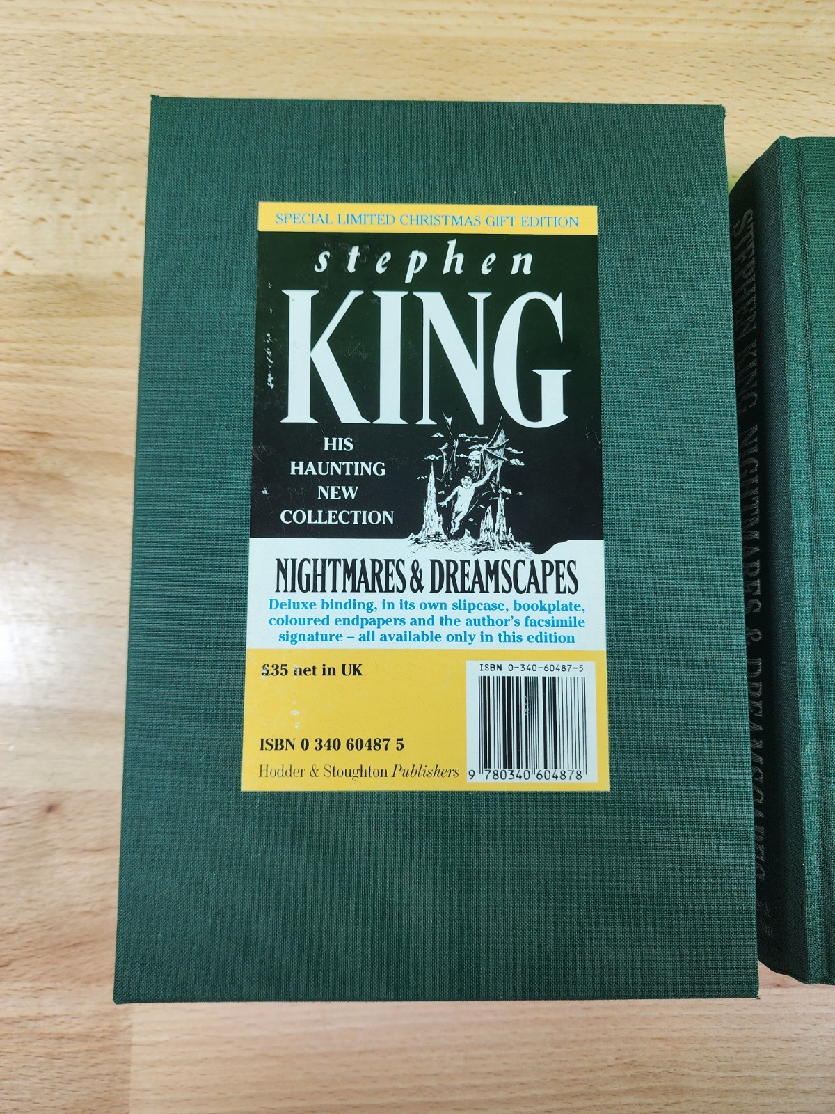 Nightmares & Dreamscapes UK Christmas Edition Slipcover & Stephen King Signature